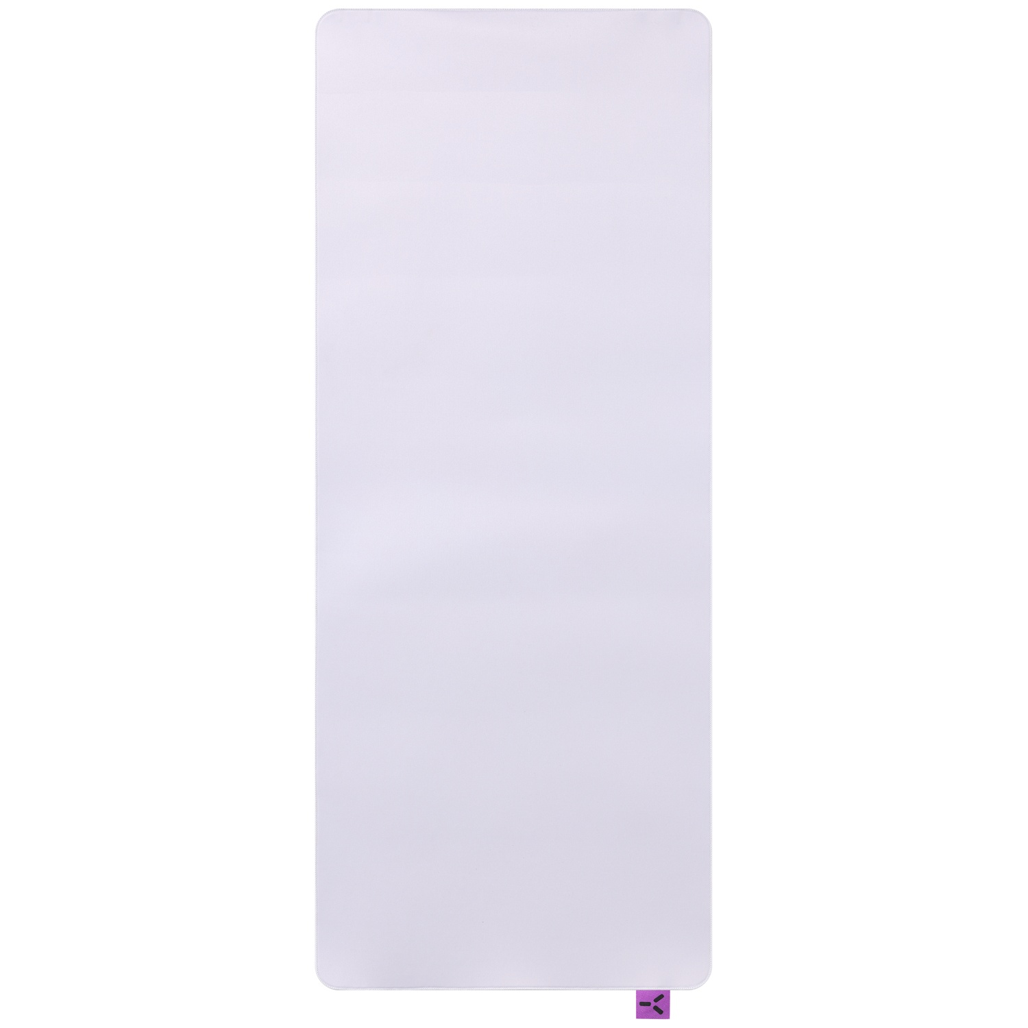 Een effen witte verticale rechthoekige bureaumat met afgeronde hoeken en een klein paars label.