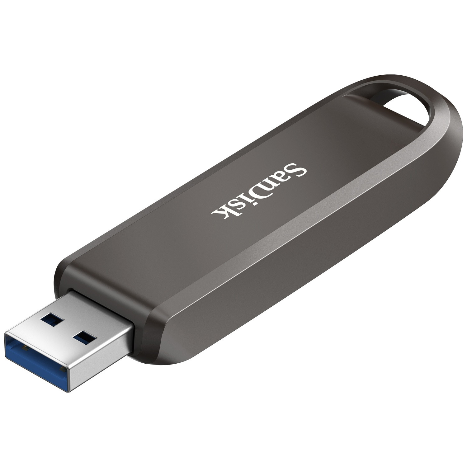Een grijze SanDisk USB-flashdrive met uitgeschoven connector op een witte achtergrond.