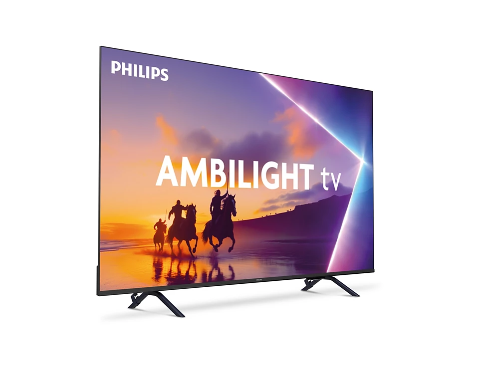 Ein Philips Ambilight TV zeigt auf einem weißen Hintergrund einen malerischen Sonnenuntergang mit Reitern.