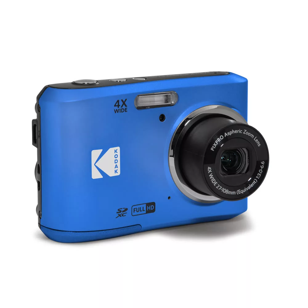 Kék Kodak Pixpro kompakt fényképezőgép fehér háttérrel és zoom objektívvel.