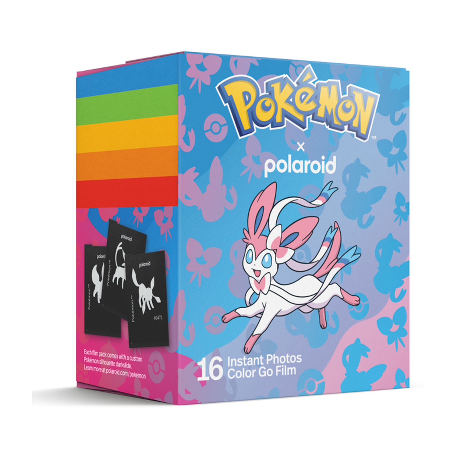 Una confezione di pellicola Polaroid Go Pokémon blu e rosa con Sylveon, una striscia arcobaleno e pacchetti di pellicola neri.