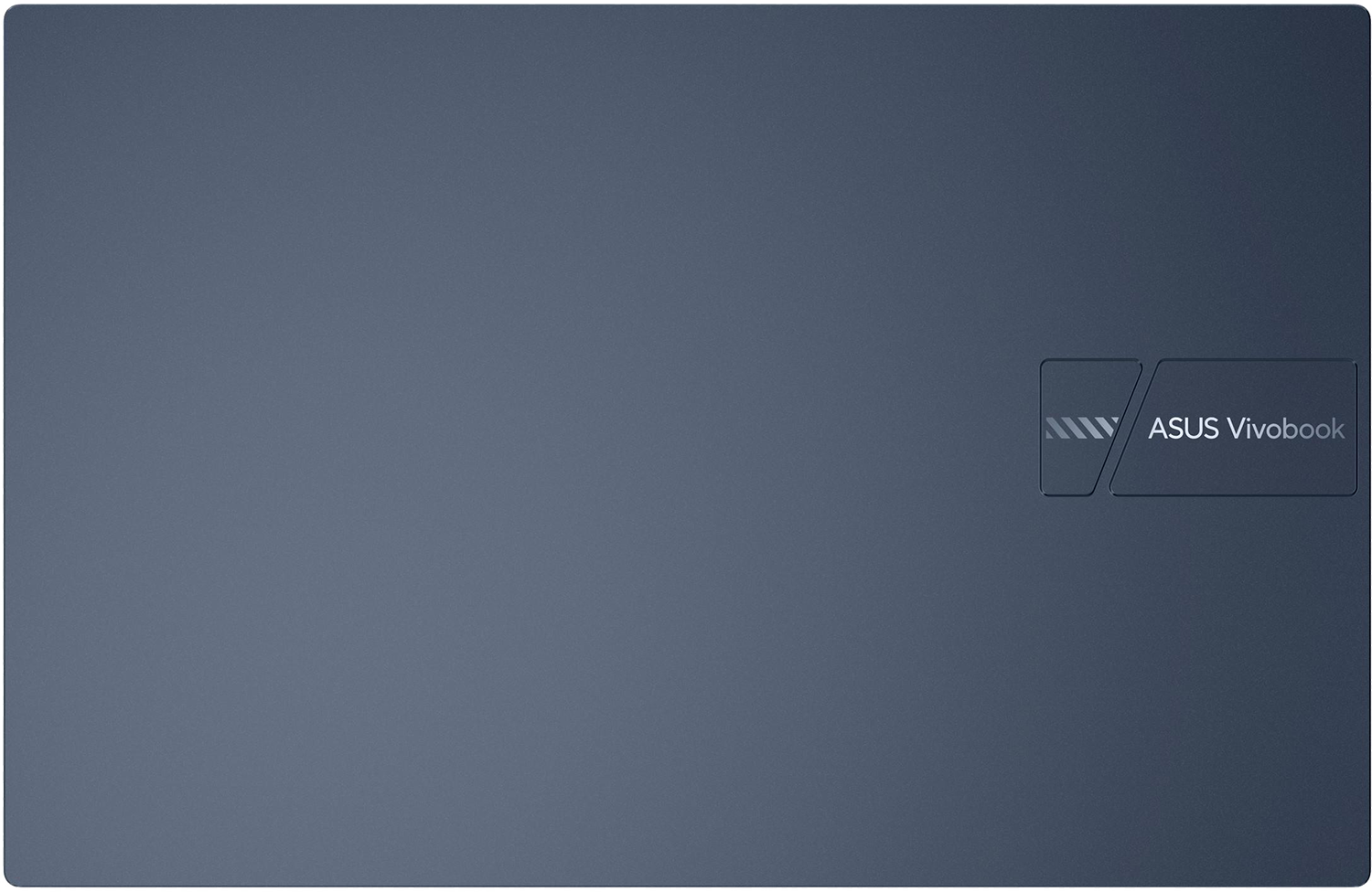 Sötétkék laptopfedél, jobb oldalon dombornyomott ASUS Vivobook logóval.