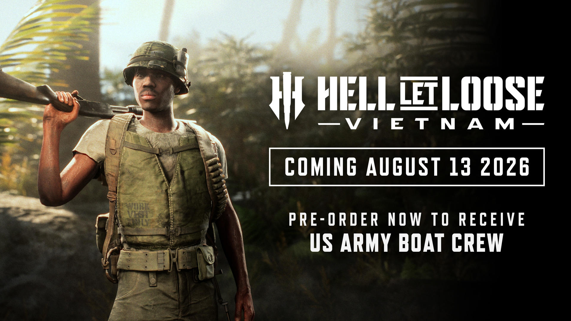 Ein Soldat im Dschungel hält ein Gewehr vor Werbung für das Spiel Hell Let Loose Vietnam.