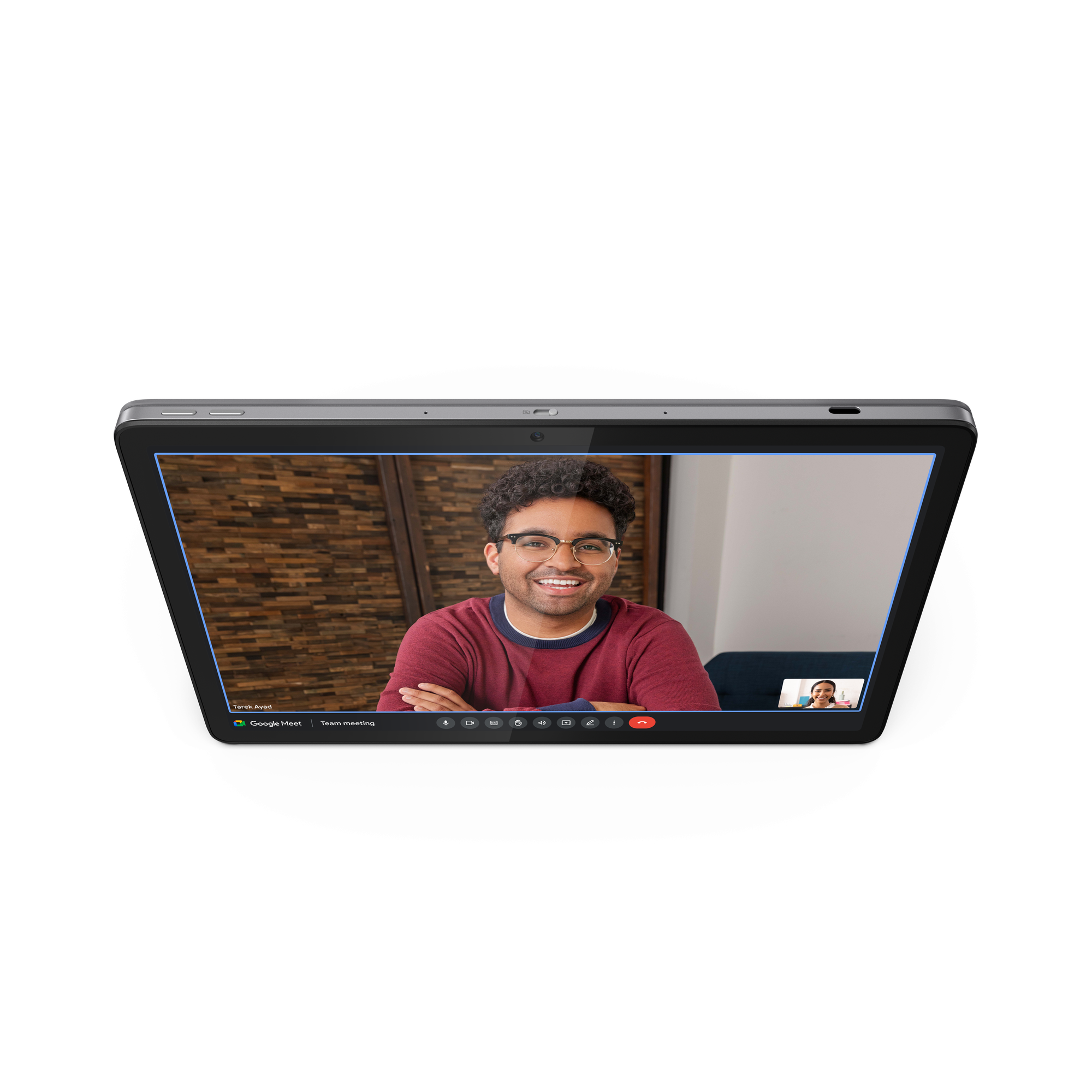 Ein Tablet zeigt einen Mann bei einem Videoanruf mit Google Meet.