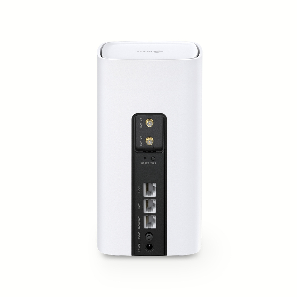 Vista trasera de un router TP-Link blanco con puertos de antena, puertos Ethernet y botones en un panel negro.
