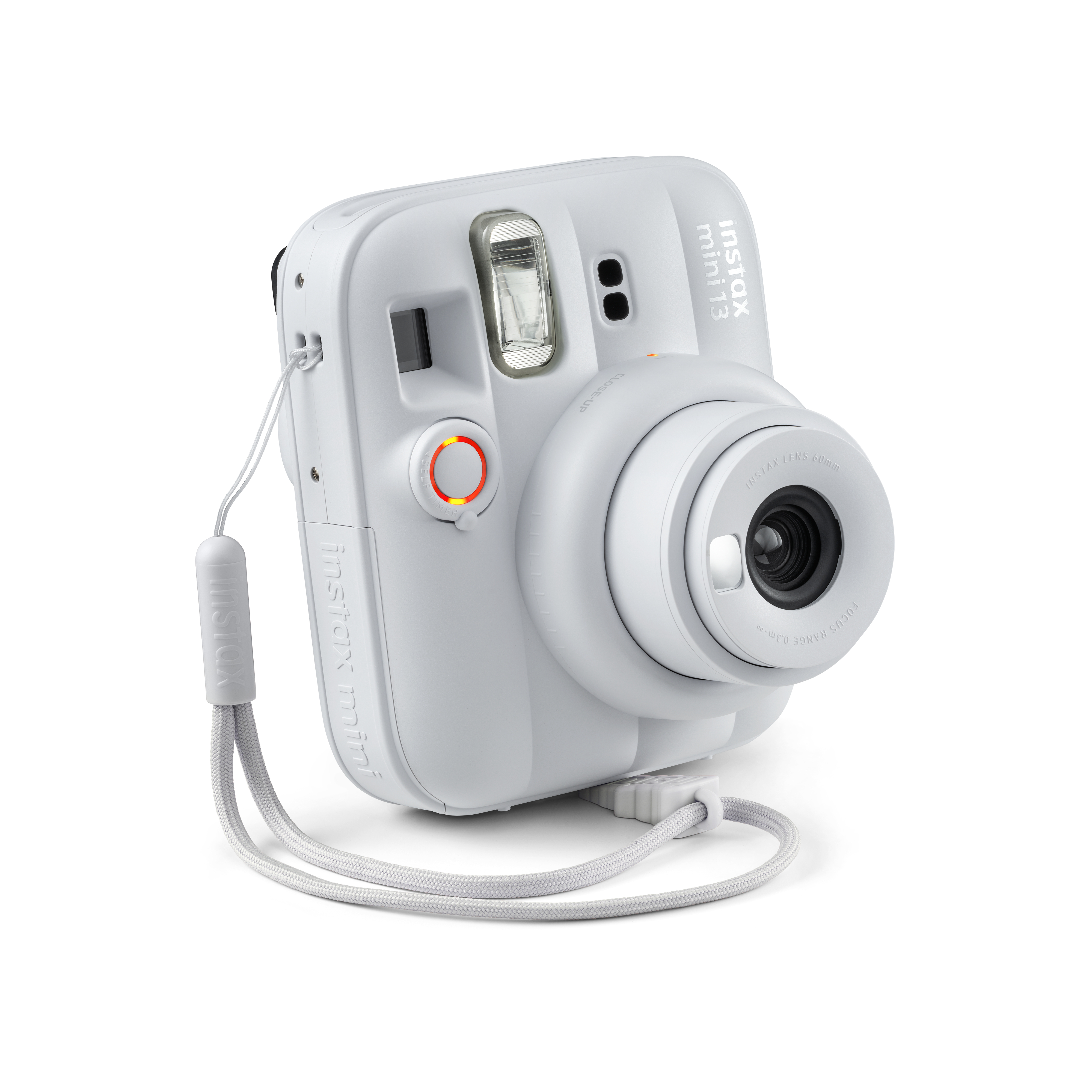 Eine weiße Instax Mini 13 Sofortbildkamera mit einem Tragegurt auf weißem Hintergrund.