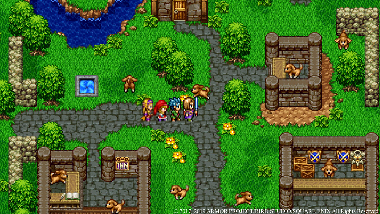 Scena RPG in pixel art con quattro eroi che camminano su un sentiero di pietra tra cani.