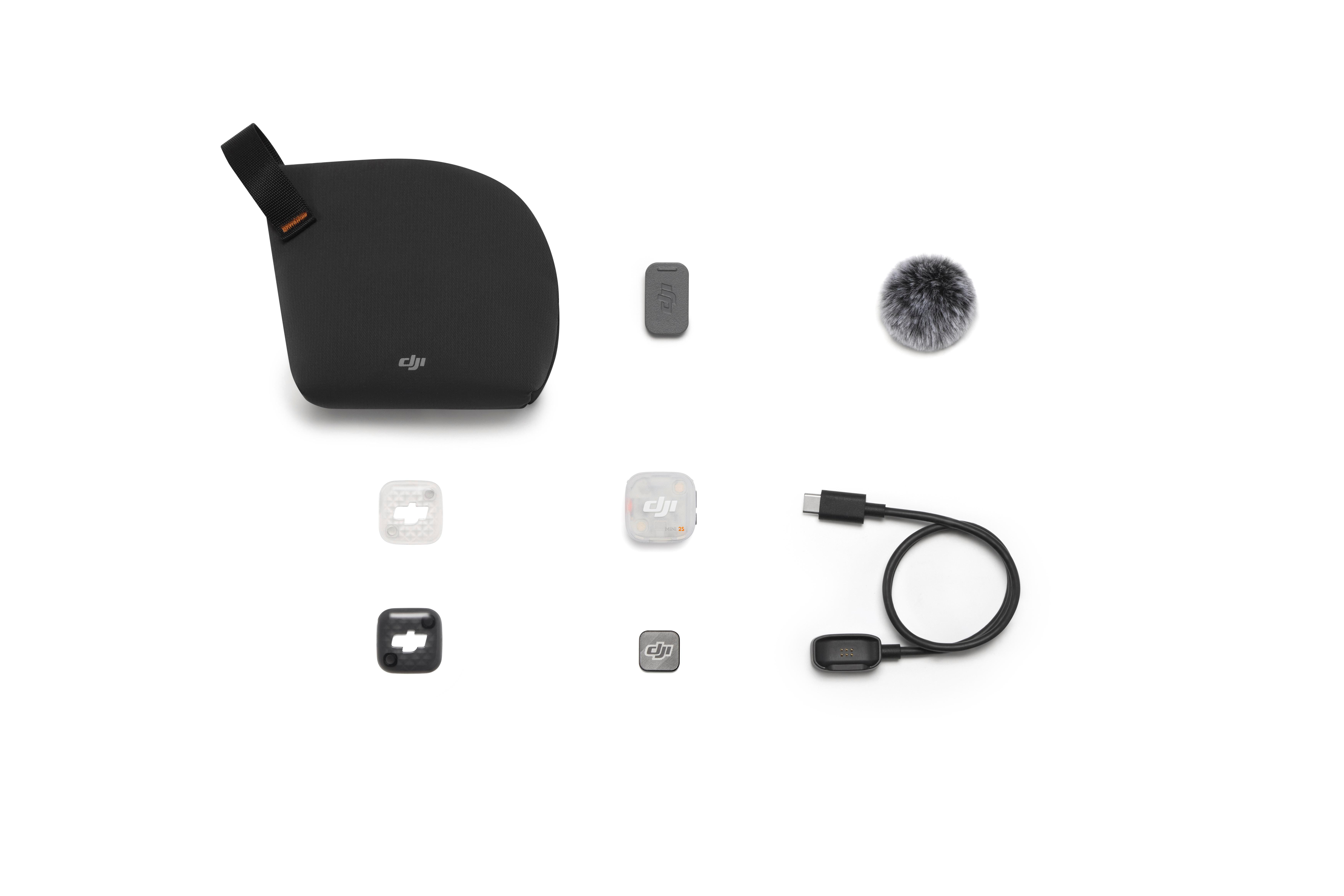 DJI-Drohnenzubehör inklusive schwarzer Tasche, Windschutz, kleinen elektronischen Bauteilen und Ladekabel.