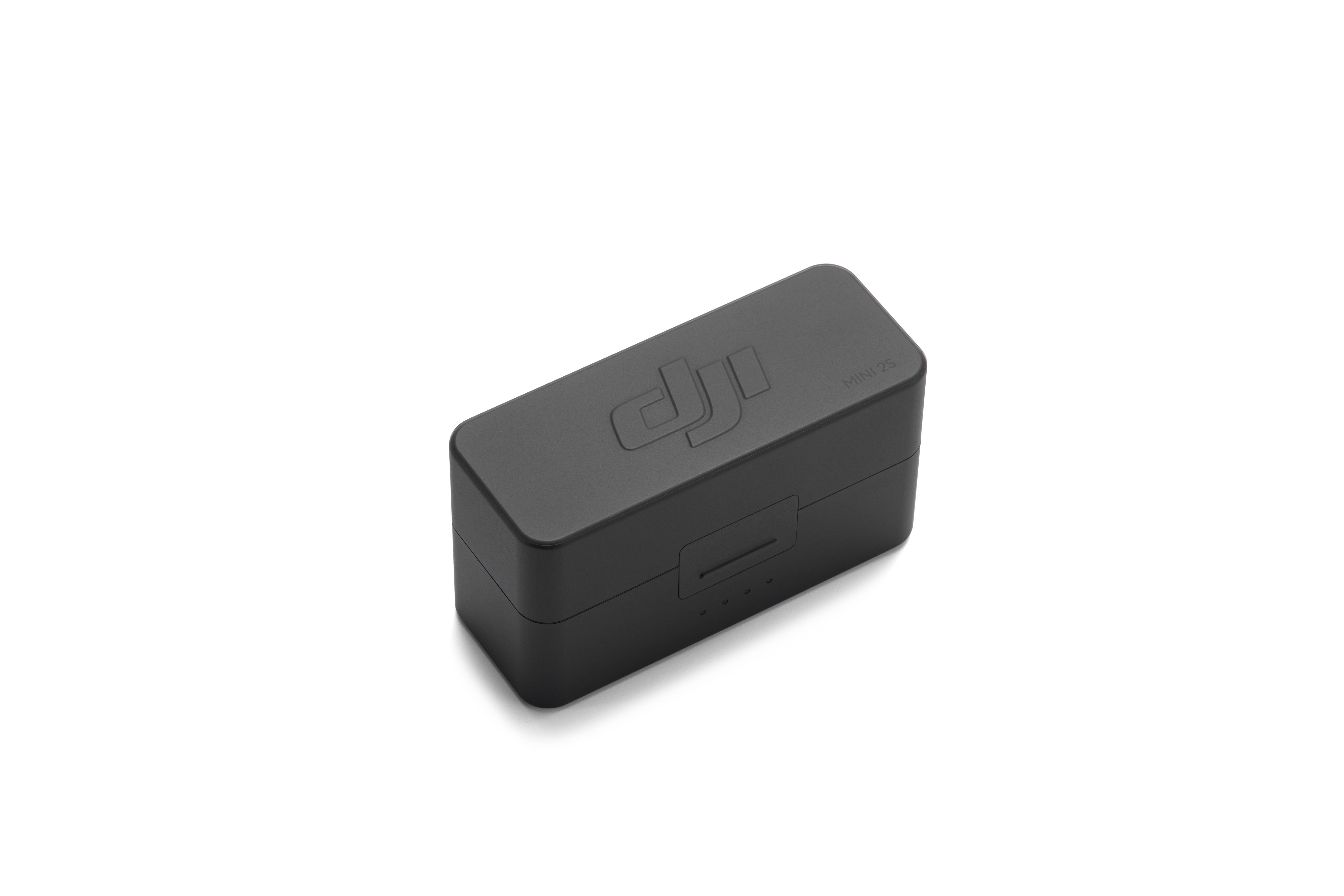 Schwarzes Ladecase für DJI Mini 2S mit erhabenem Logo auf weißem Grund.