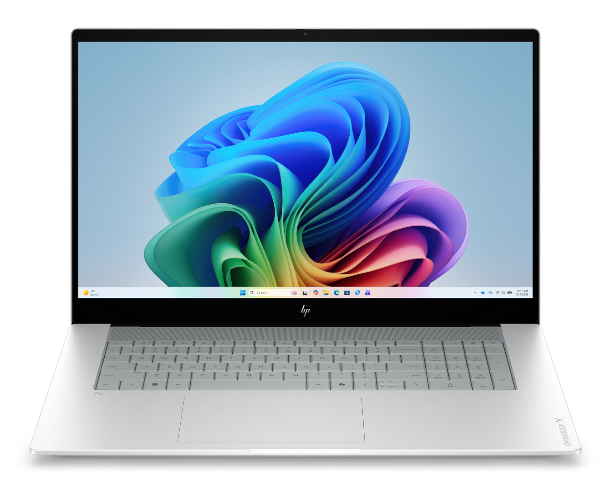 Srebrny laptop z kolorową, abstrakcyjną tapetą na ekranie i klawiaturą poniżej.