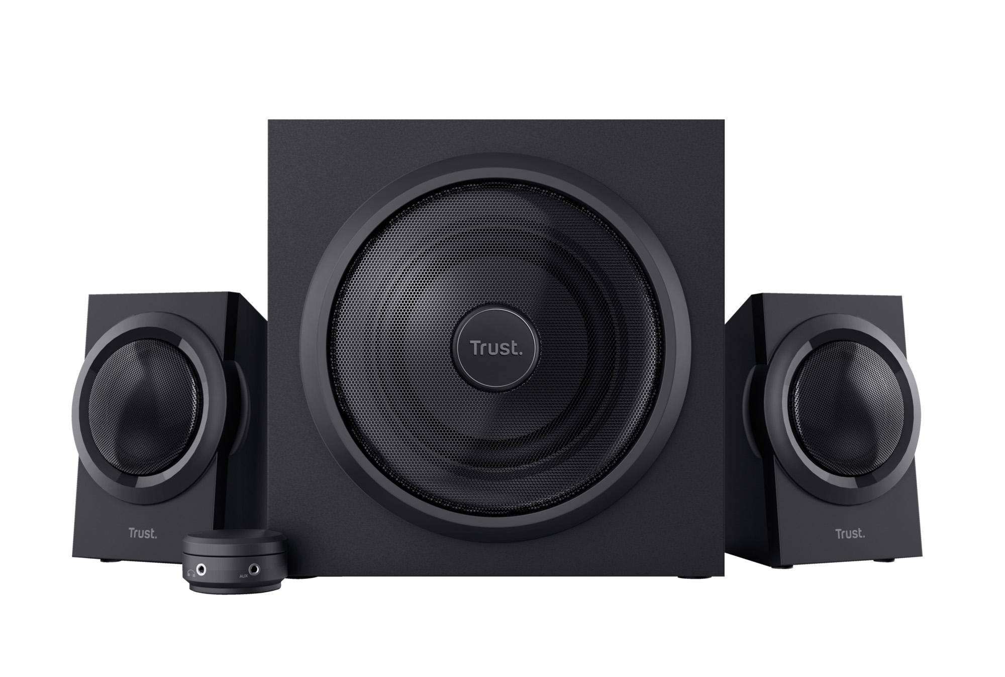 Ein schwarzes 2.1-Lautsprechersystem mit einem großen Subwoofer in der Mitte, zwei Satelliten und einer kleinen Steuerung.