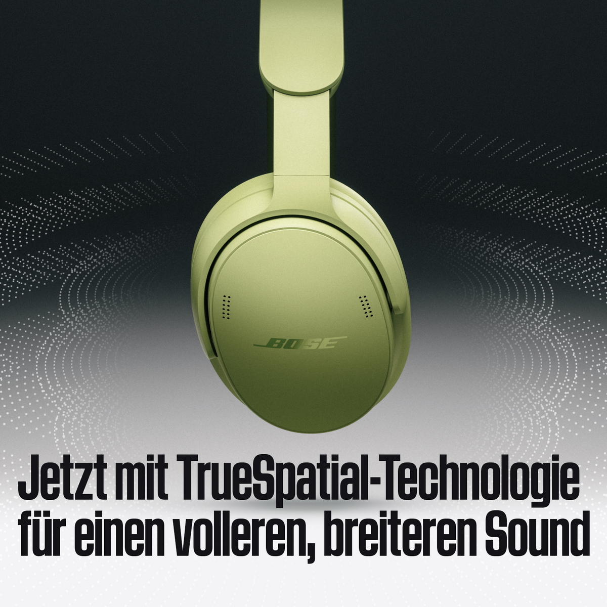 Grüne Bose-Kopfhörer vor schwarzem Hintergrund mit Text zur TrueSpatial-Technologie.
