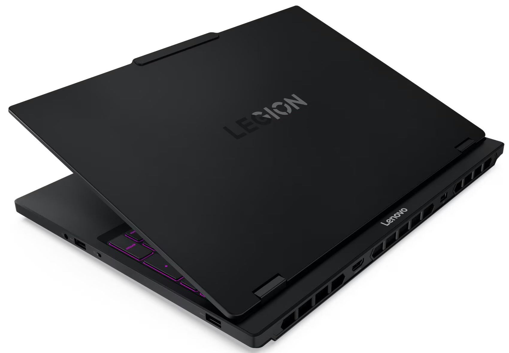 Egy fekete Lenovo Legion laptop zárt fedéllel, fehér háttér előtt.
