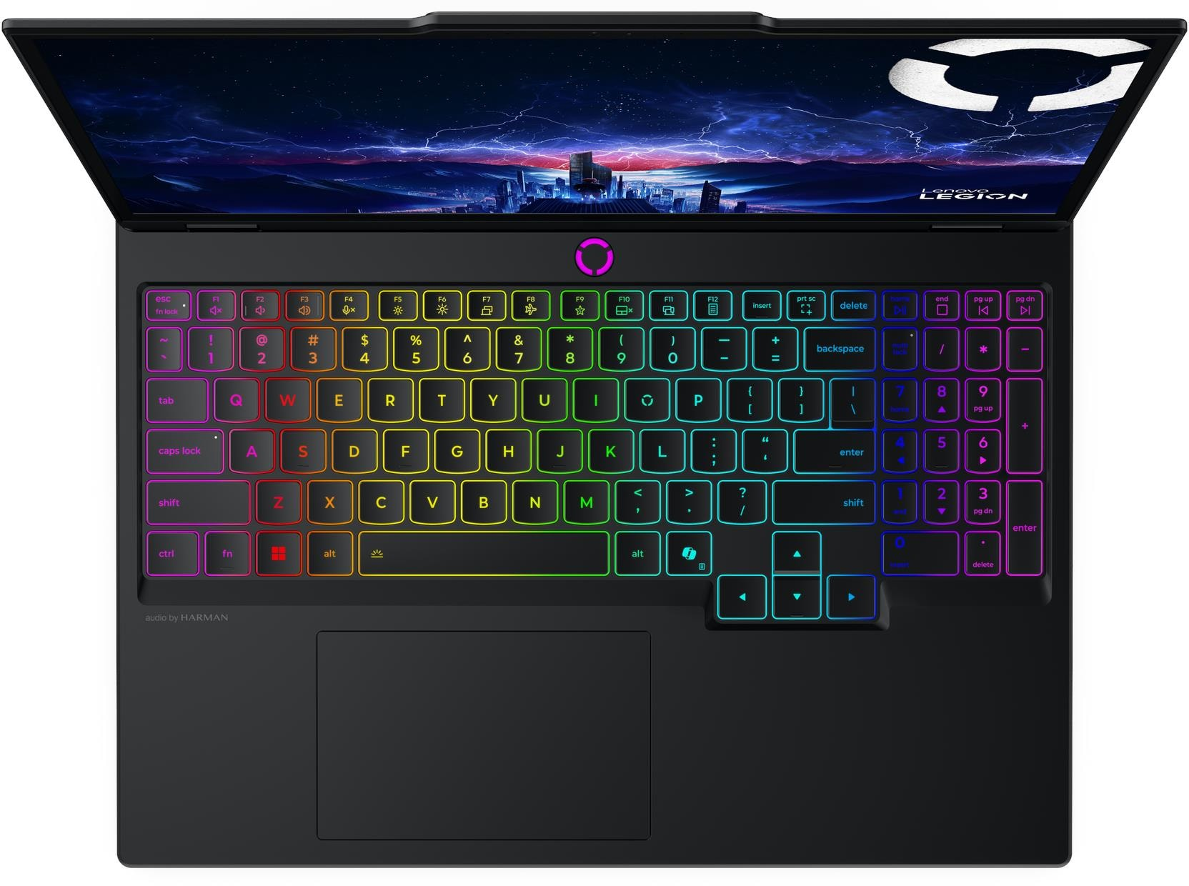 Fekete laptop RGB háttérvilágítású billentyűzettel és éjszakai városképet ábrázoló képernyővel.