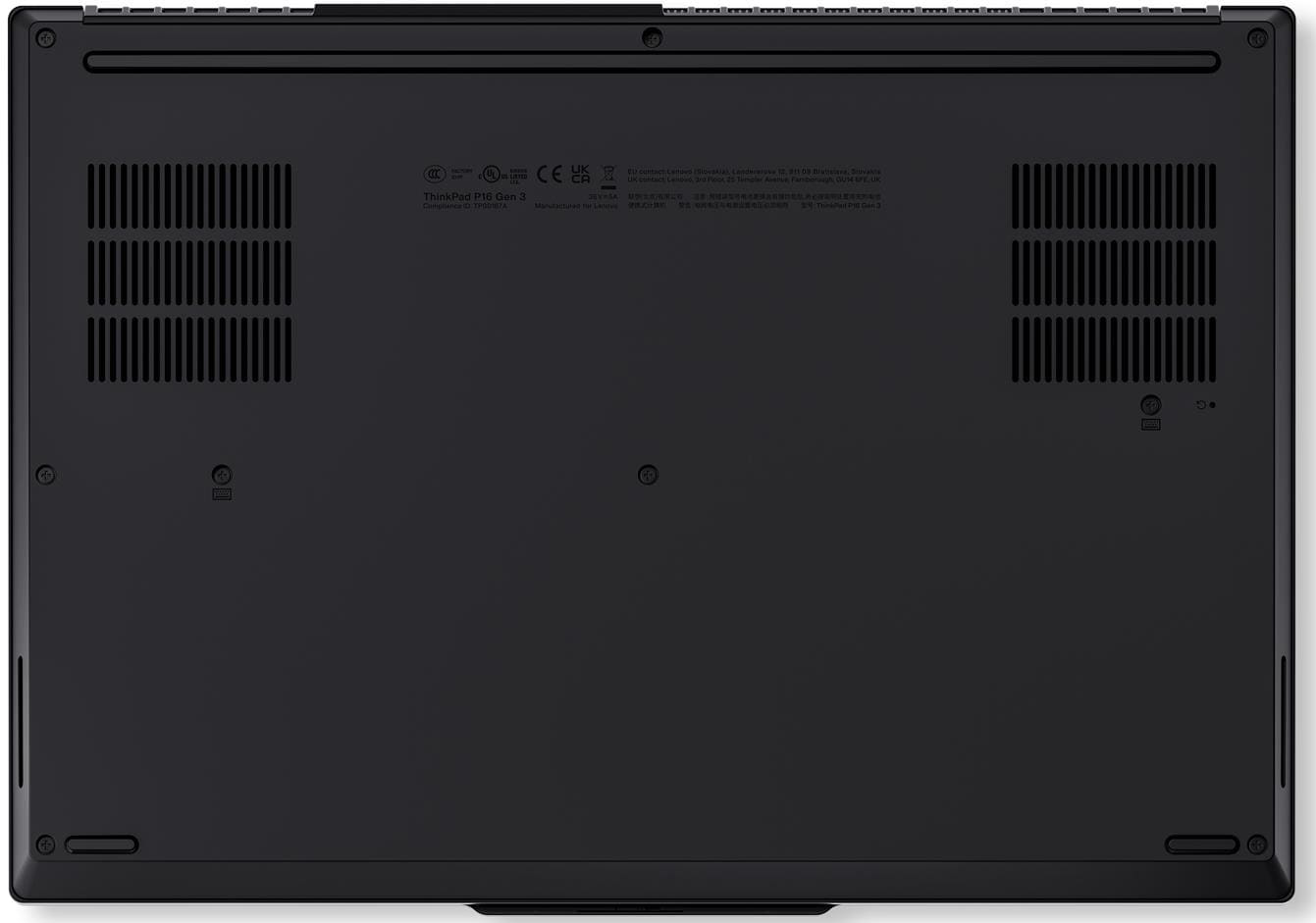 Fekete laptop alulnézete szellőzőnyílásokkal és szabályozási feliratokkal.