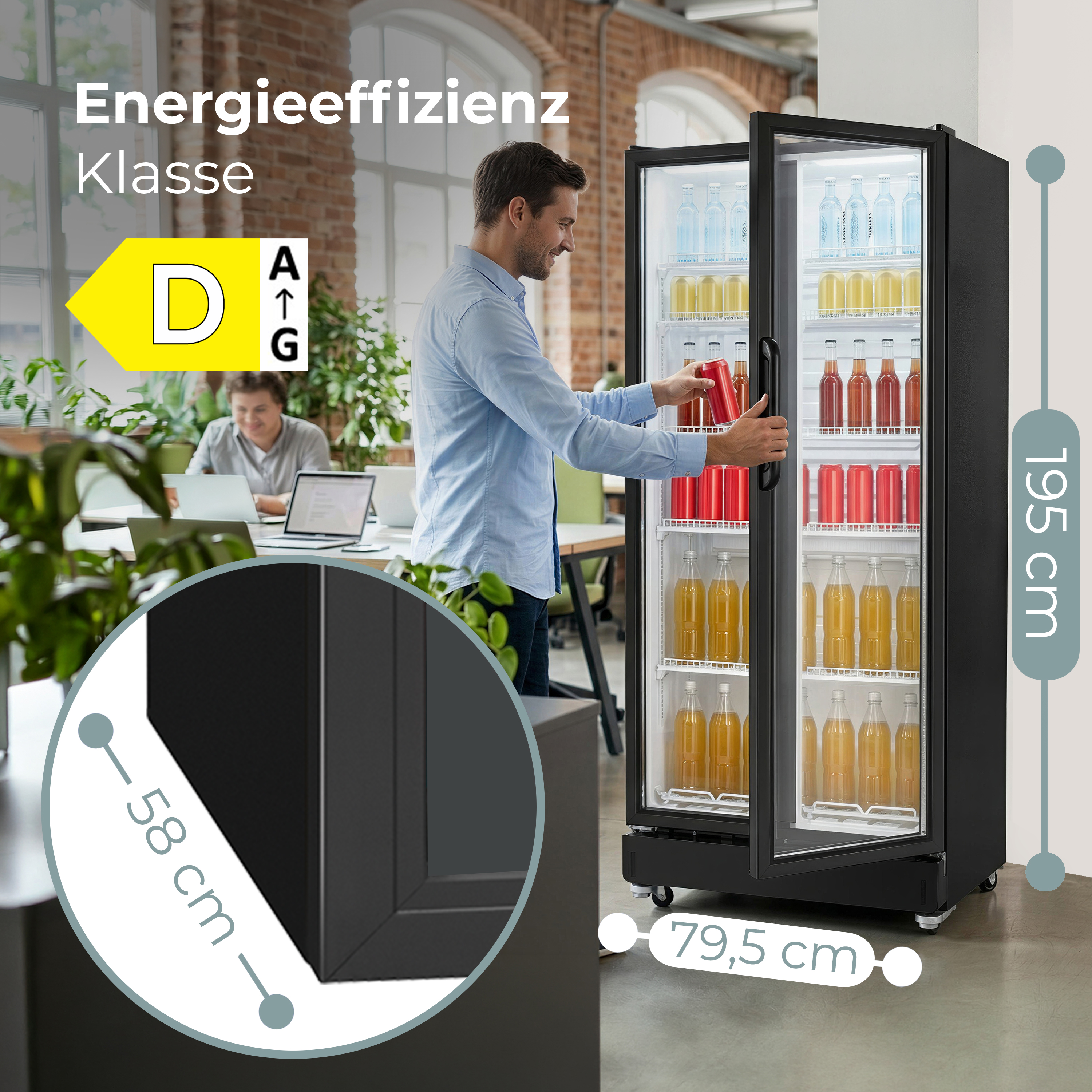 Ein Mann im Büro greift nach einer Dose in einem großen schwarzen Getränkekühlschrank mit Glasüren.