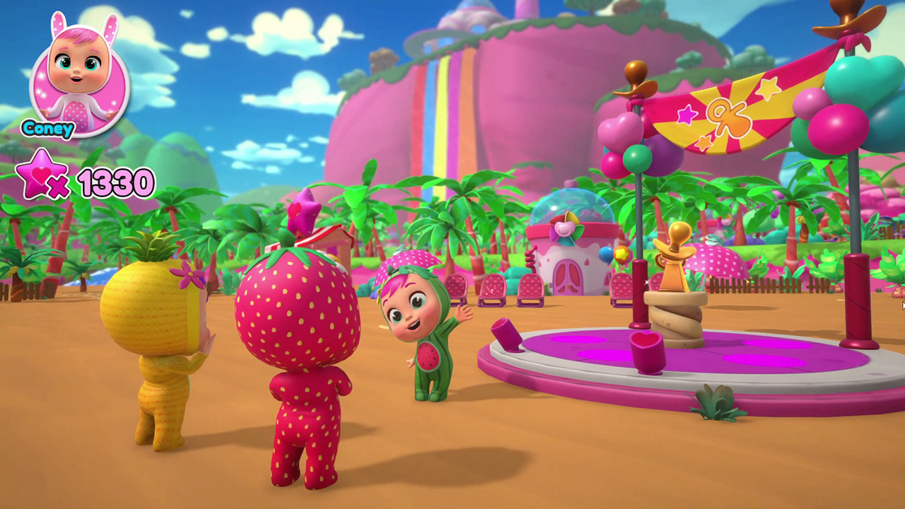 Drei bunte Figuren im Fruchtkostüm auf einer sandigen Insel mit Palmen und rosa Bergen unter blauem Himmel.