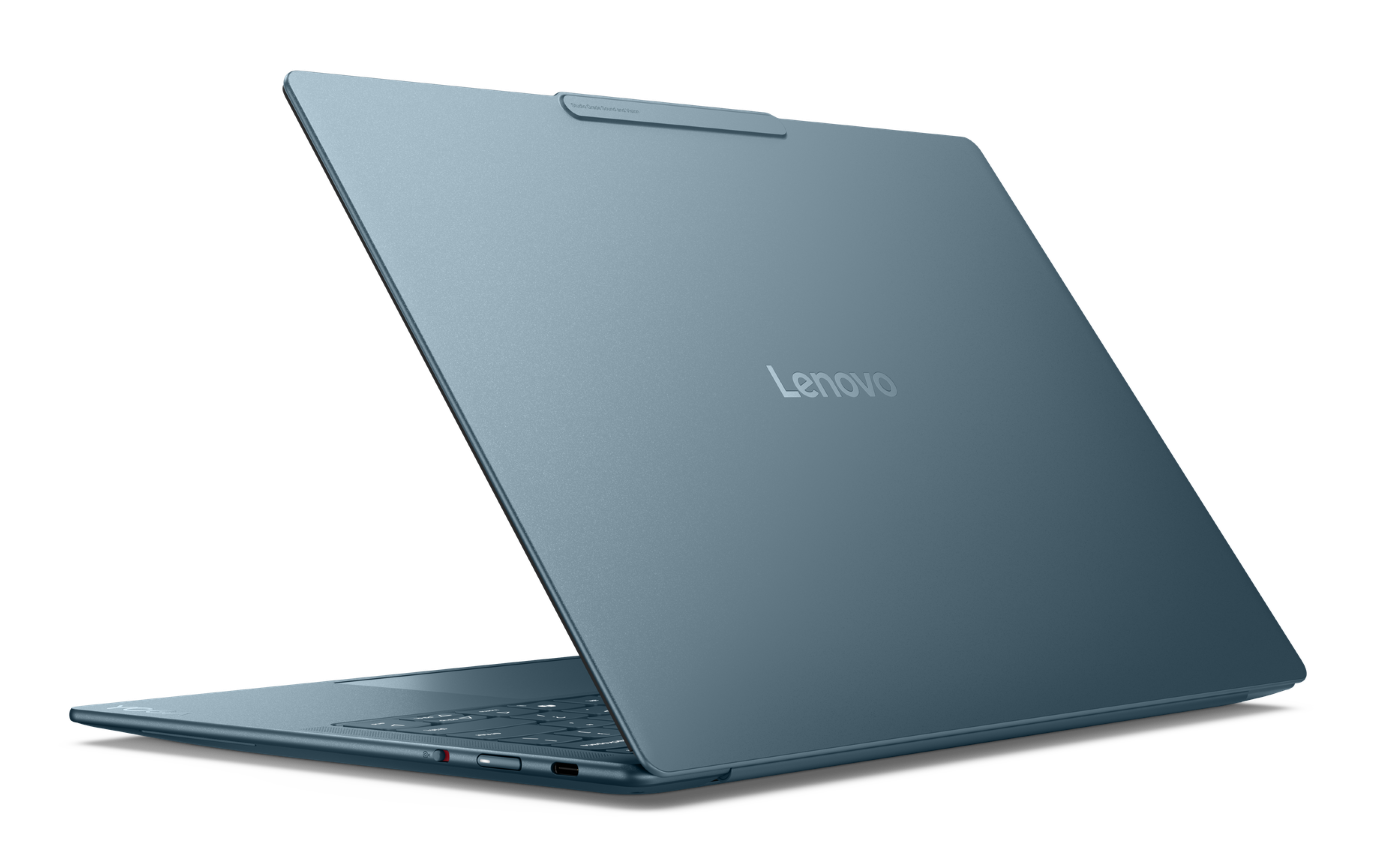 Niebieski laptop Lenovo widoczny od tyłu, na czarnym tle.