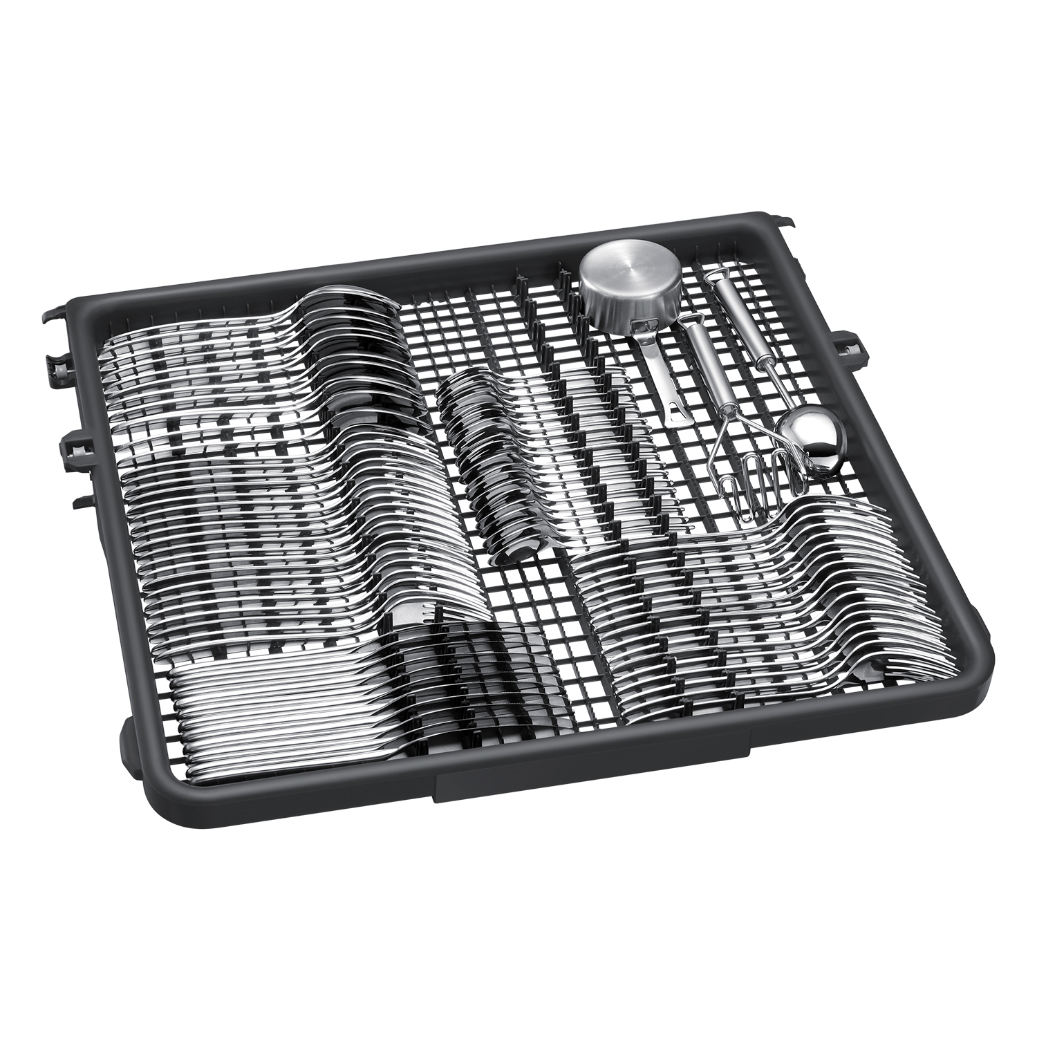 Una cesta de cubiertos negra está llena de cubiertos de plata, cucharas y utensilios de cocina ordenados.