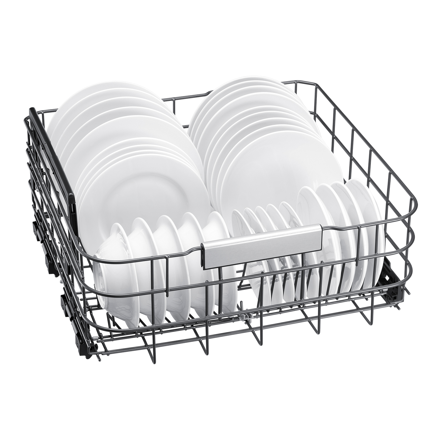 Una rejilla de lavavajillas llena de platos y tazones blancos ordenados.