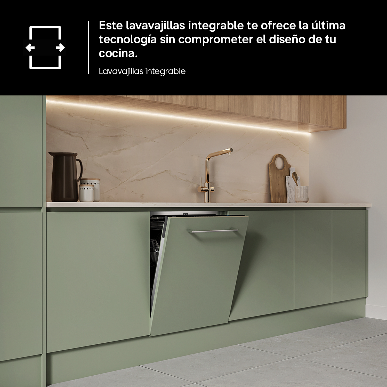 Una cocina moderna con muebles verdes y un lavavajillas integrado parcialmente abierto, con texto en español arriba.