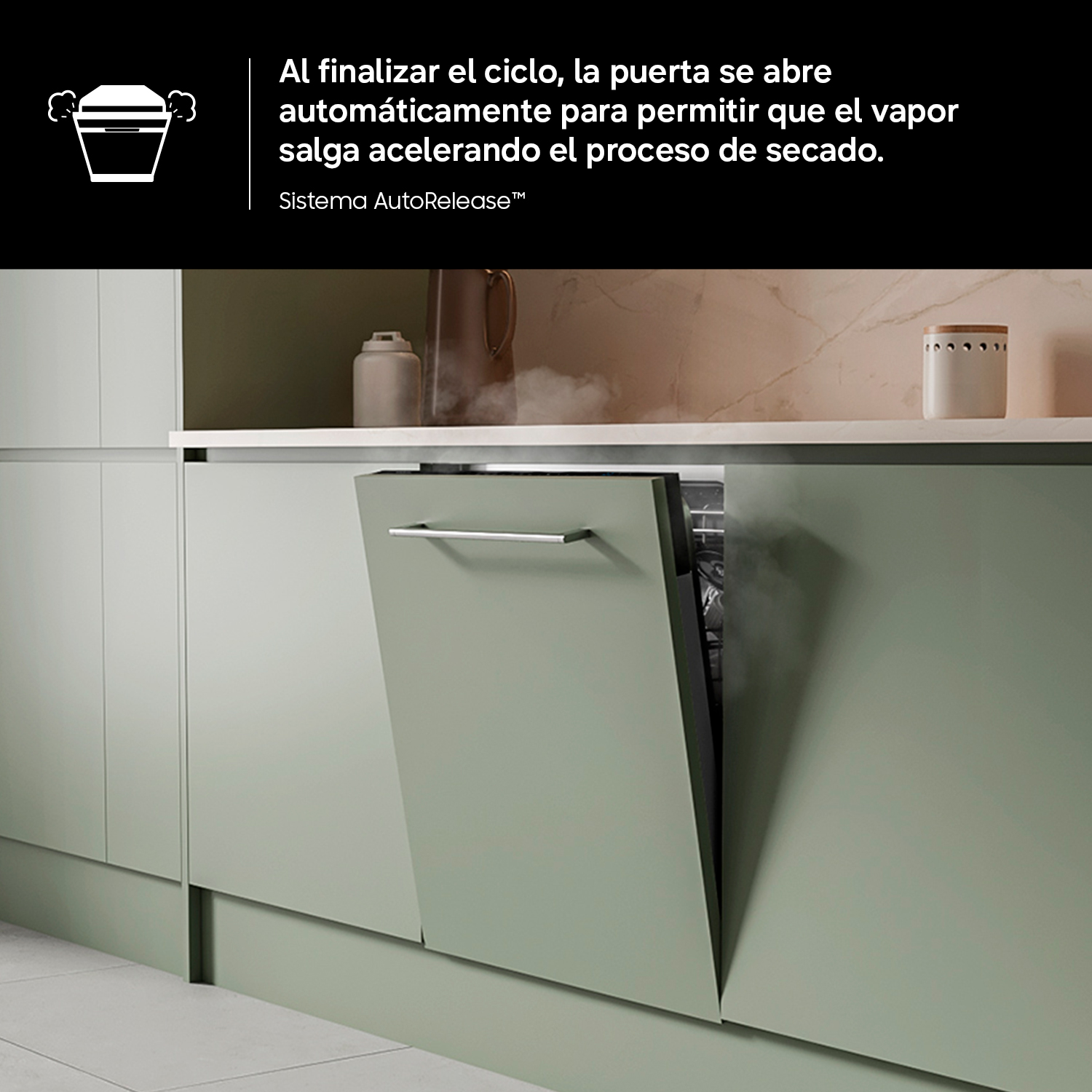 Lavavajillas integrado verde abre su puerta automáticamente tras el ciclo para liberar vapor y secar.