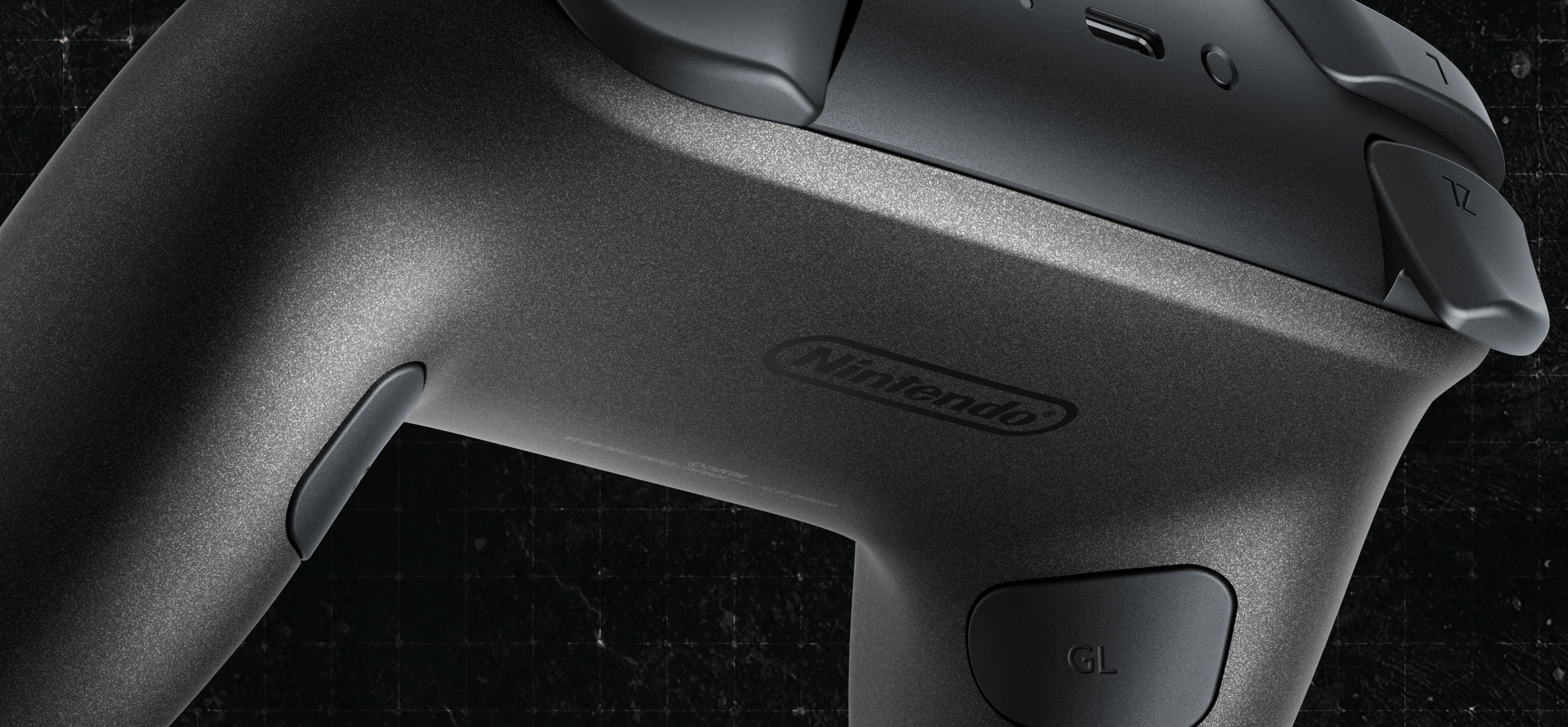 Zblizenie czarnego kontrolera Nintendo z logo Nintendo i przyciskami na teksturowanym tle.