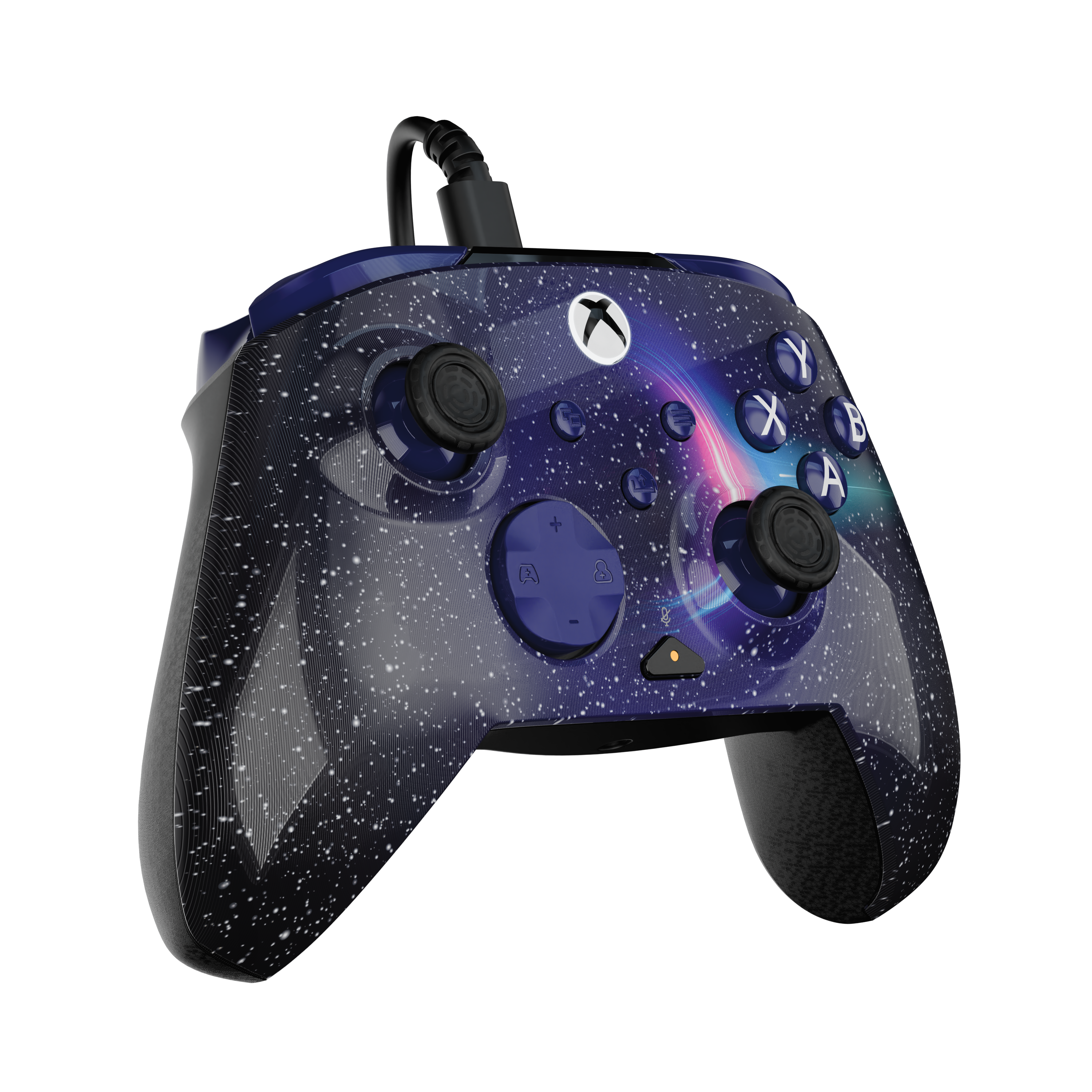 Niebieski kontroler Xbox z motywem galaktyki i podłączonym kablem na białym tle.