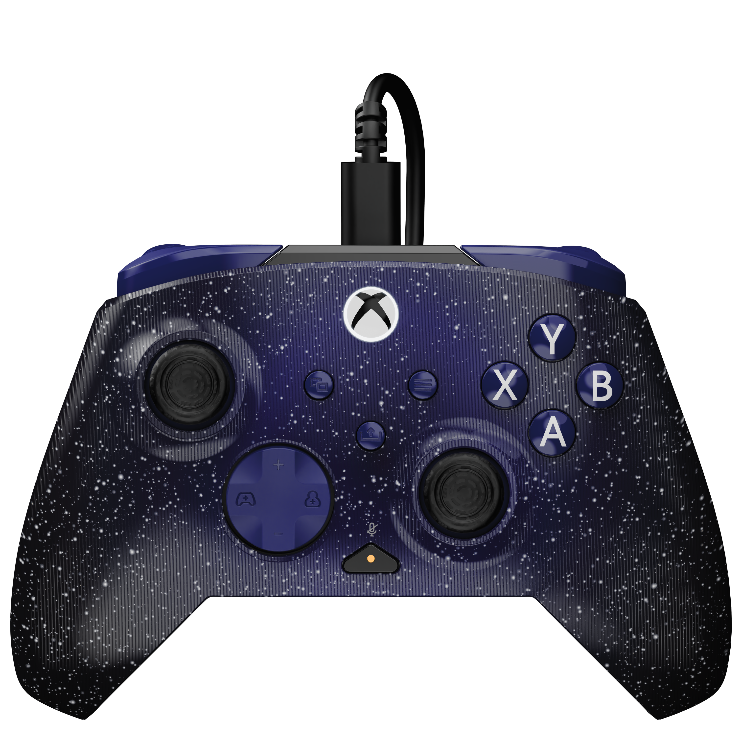 Niebieski kontroler Xbox z wzorem gwieździstego nieba i dołączonym kablem USB na białym tle.