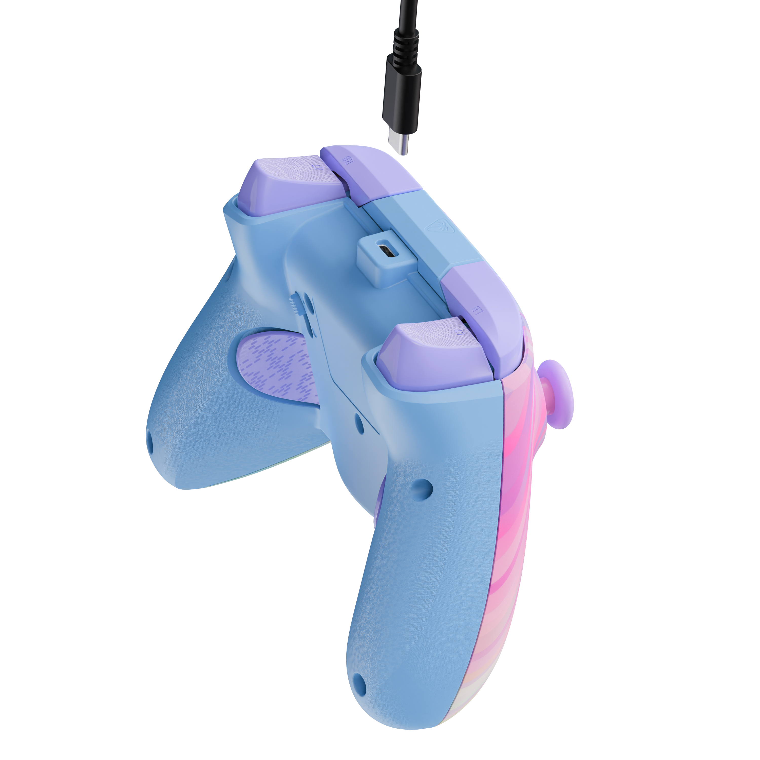 Une manette bleue et violette avec un câble USB au-dessus sur fond noir.