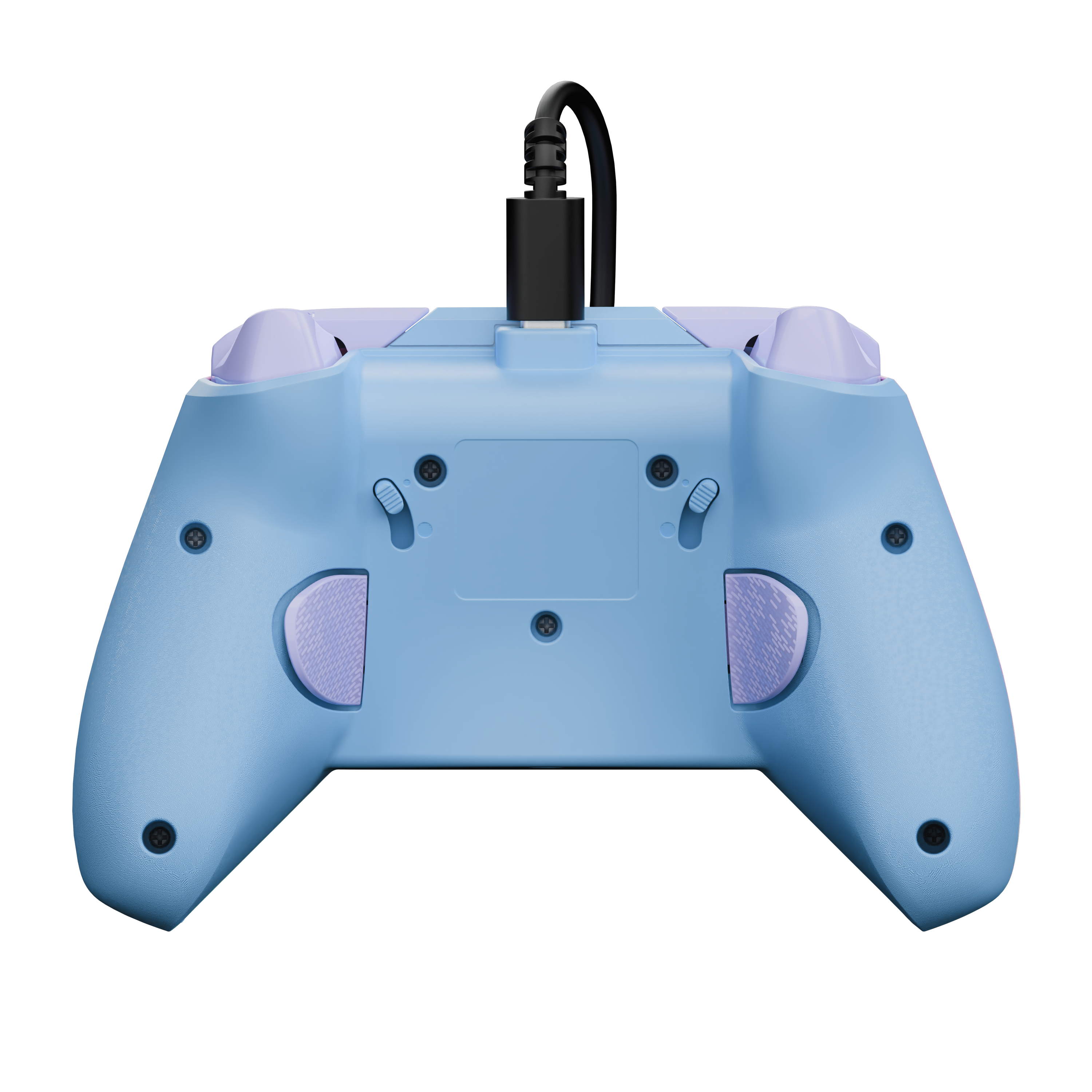 Dos d'une manette de jeu bleu clair avec des accents violets et un câble de charge noir branché sur fond noir.
