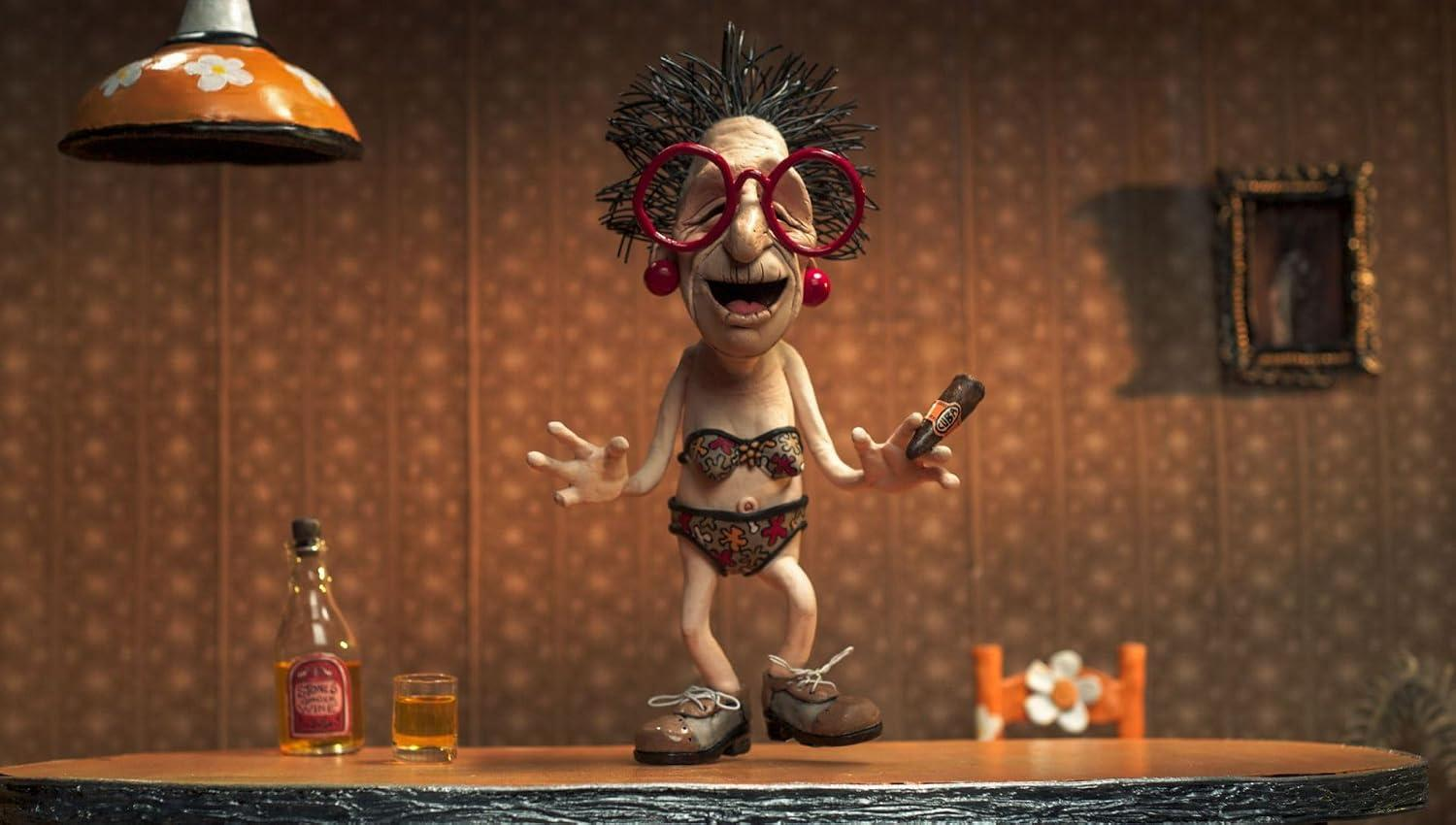 Eine Tonfigur mit roter Brille und Bikini tanzt auf einem Tisch mit einem Getränk und einer Zigarre.