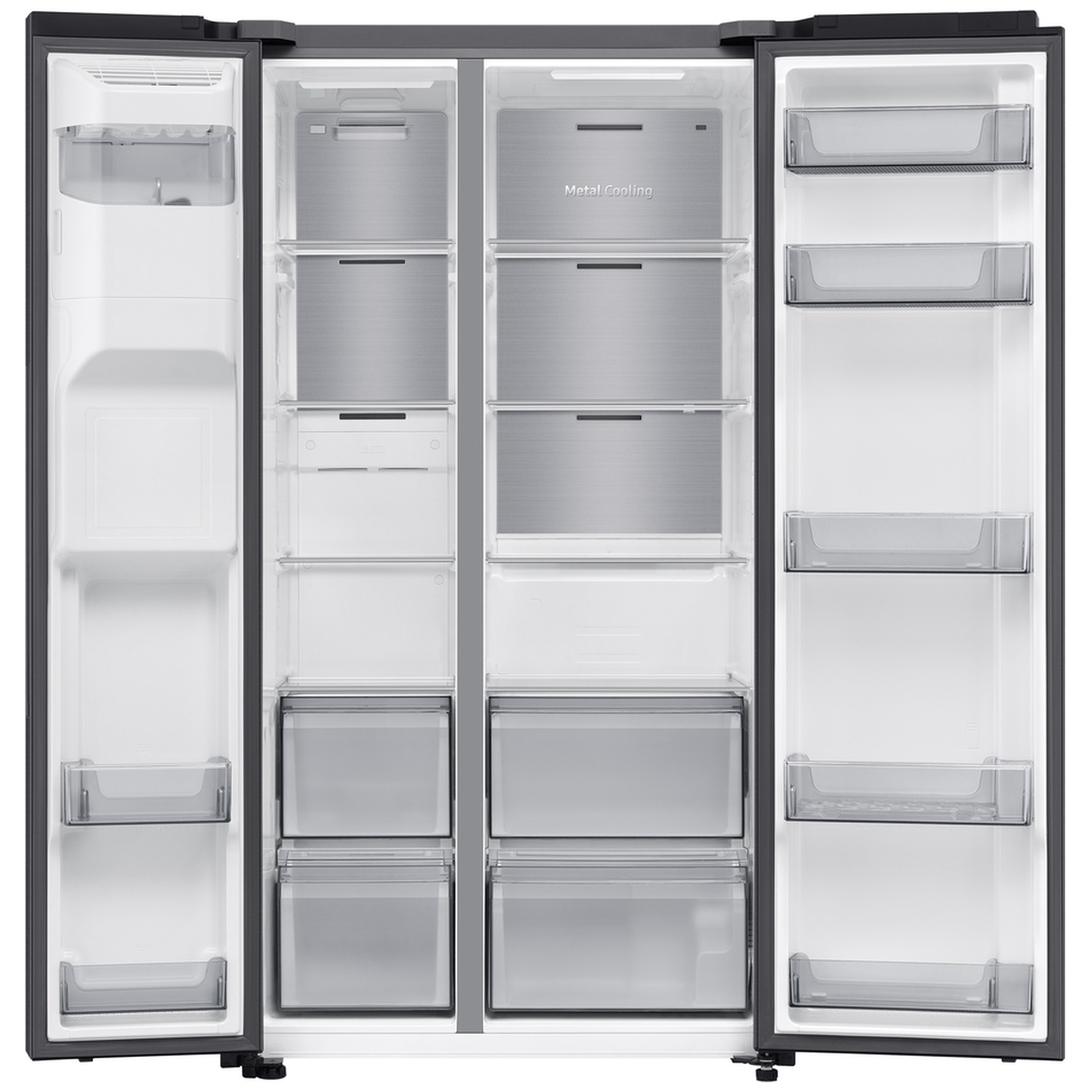Open dubbeldeurs koelkast met glazen planken, metal cooling en deurvakken.