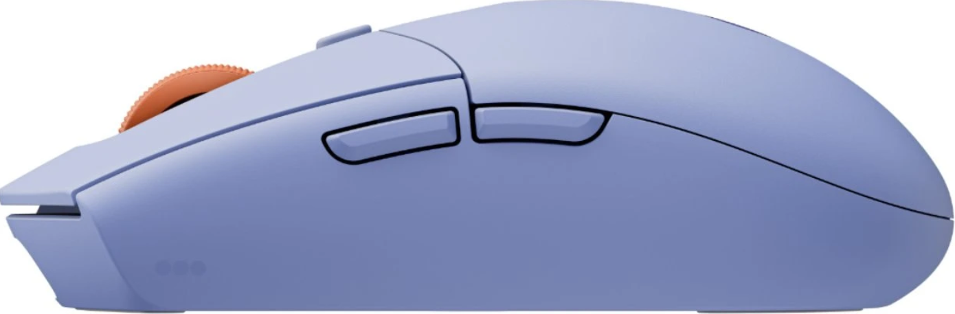 Eine hellblaue kabellose Computermaus mit zwei Seitentasten und einem orangen Scrollrad.