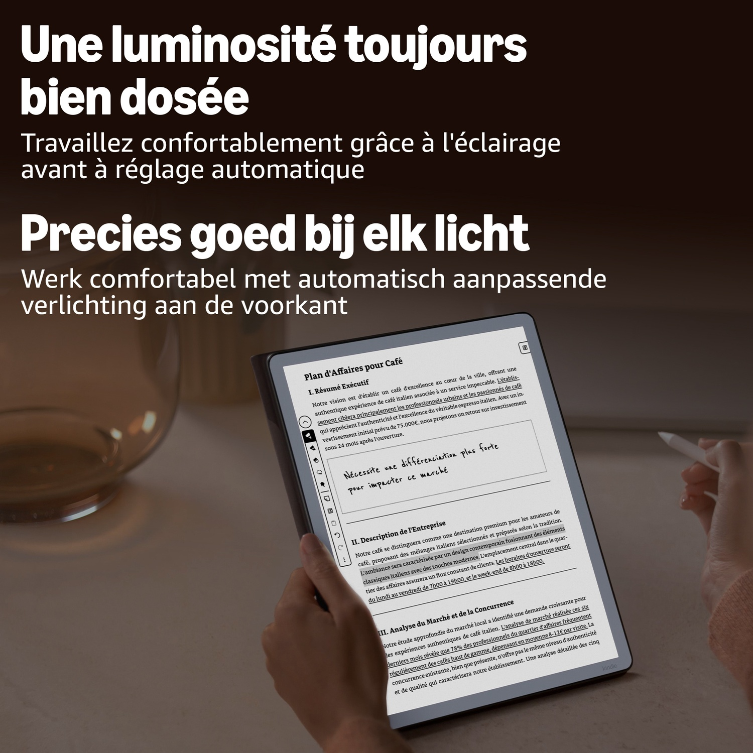 E-reader met handgeschreven notities, vastgehouden door handen.
