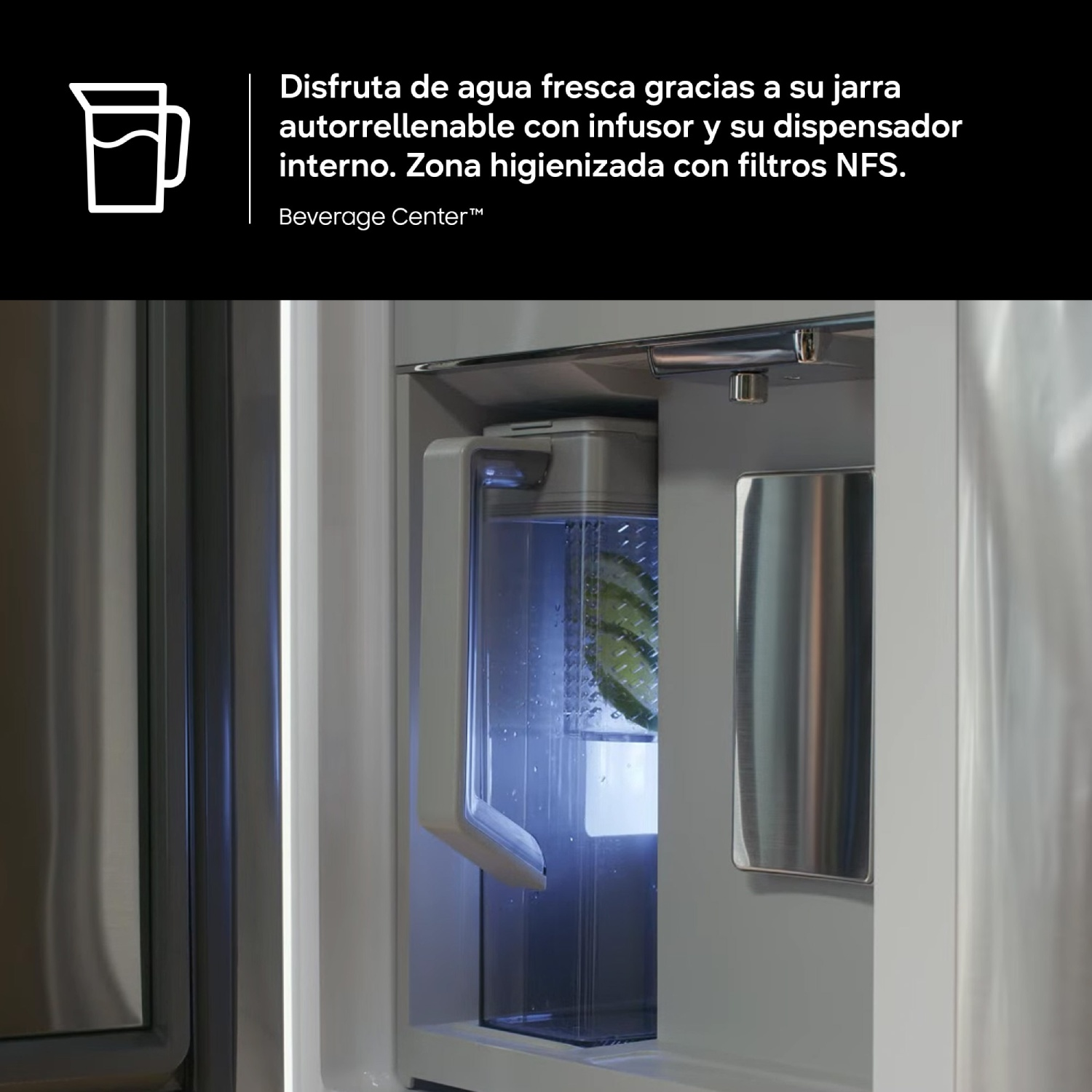 Centro de bebidas de refrigerador con jarra autorrellenable con infusor interno y dispensador.