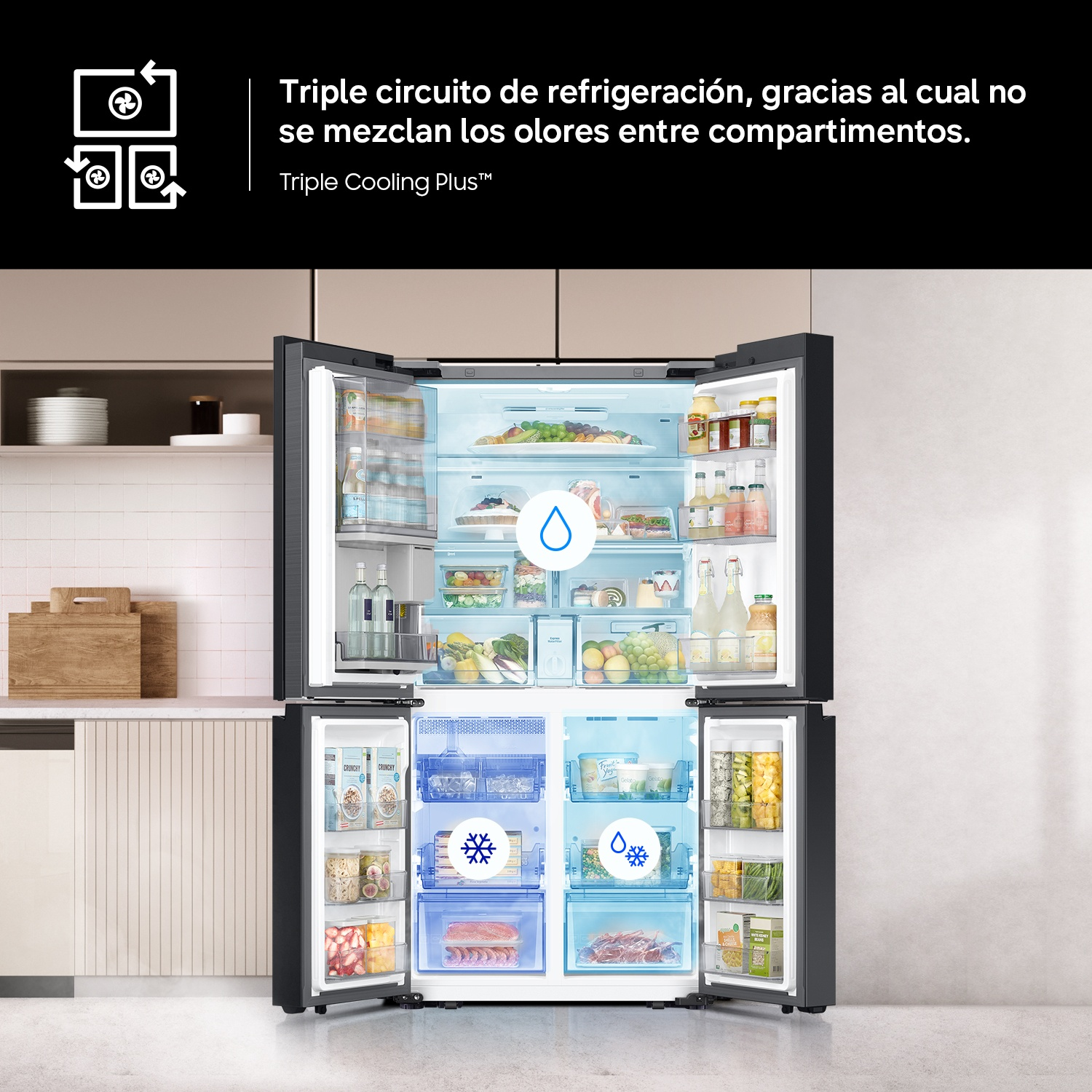 Frigorífico multi-puerta moderno abierto en una cocina con comida y bebida.