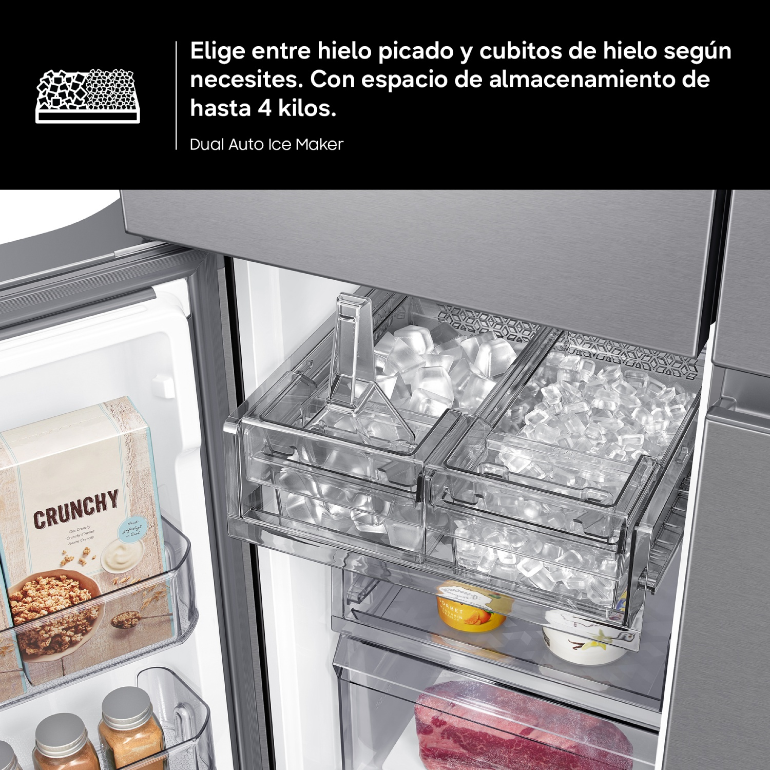 Frigorífico abierto con Dual Auto Ice Maker y dos cajones transparentes llenos de hielo y cubitos.