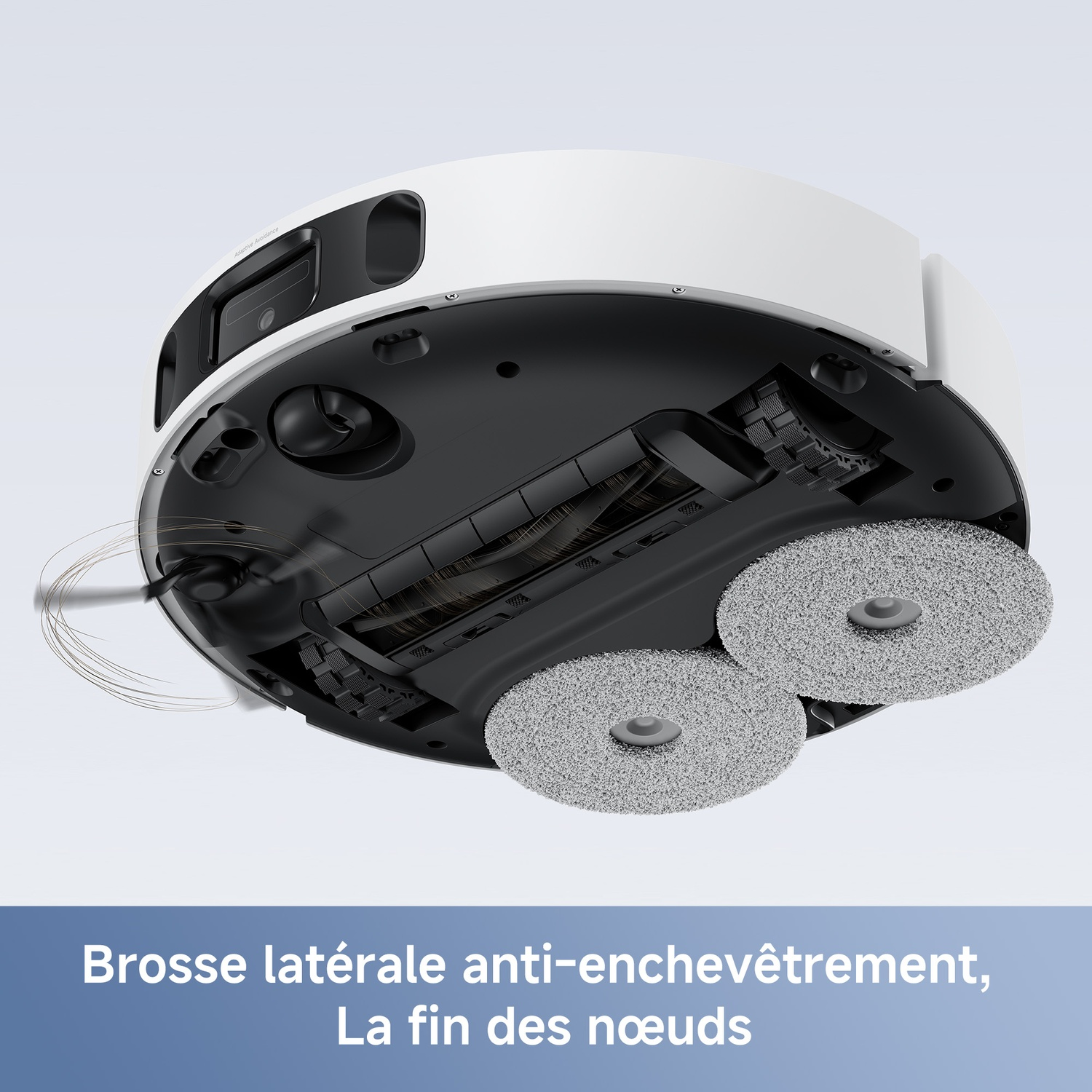 Vue de dessous d'un robot aspirateur blanc avec une brosse latérale et deux serpillères rondes.