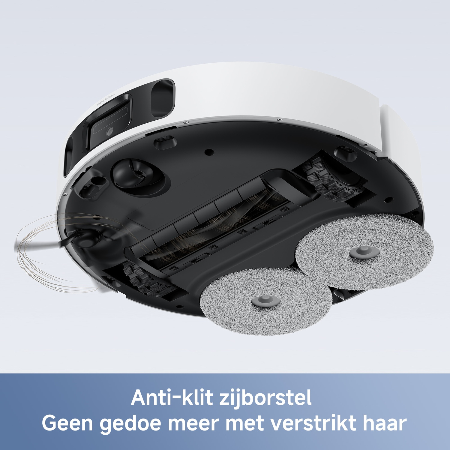 Onderkant van een witte robotstofzuiger met roterende dweilpads en een anti-klit zijborstel.