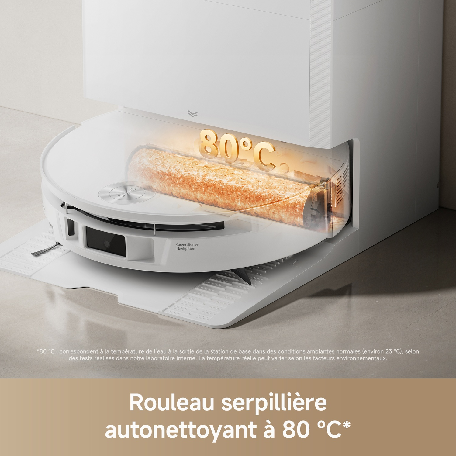 Aspirateur robot dans sa station avec rouleau serpillère autonettoyant à 80 °C.