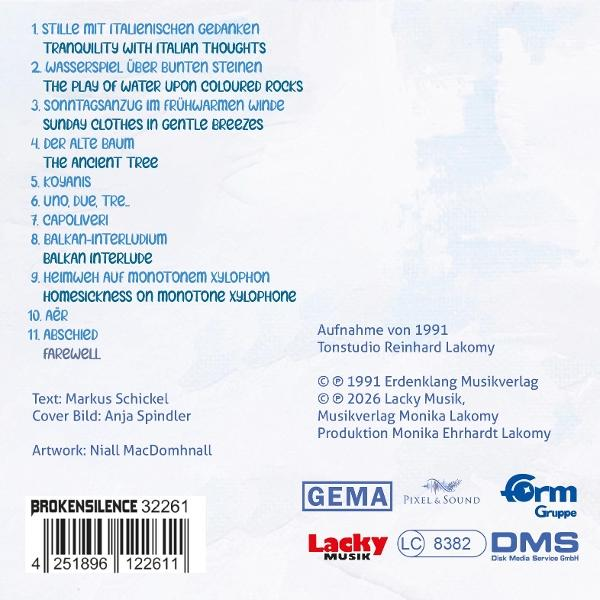 Rückseite einer CD-Hülle mit blauer Schrift, Titelliste, Barcode und Verlagslogos.