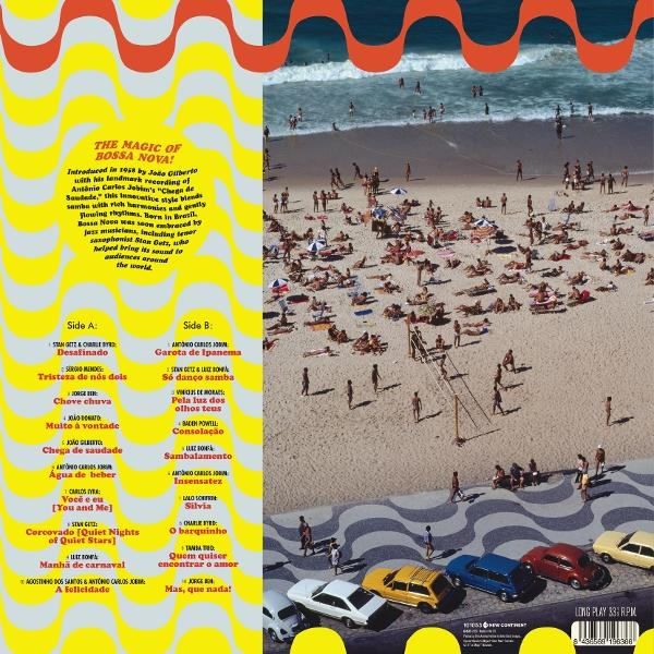 Albumhülle mit welligem gelb-rotem Design, Bossa-Nova-Text und Foto eines vollen Strandes mit Autos unten.