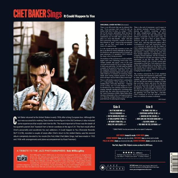 Albumcover von Chet Baker Sings mit Fotos, Texten und Songlisten vor dunklem Hintergrund.
