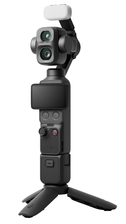 Czarna kamera DJI Osmo z dwuobiekotywnym gimbale, wyświetlaczem, sterowaniem i statywem na białym tle.