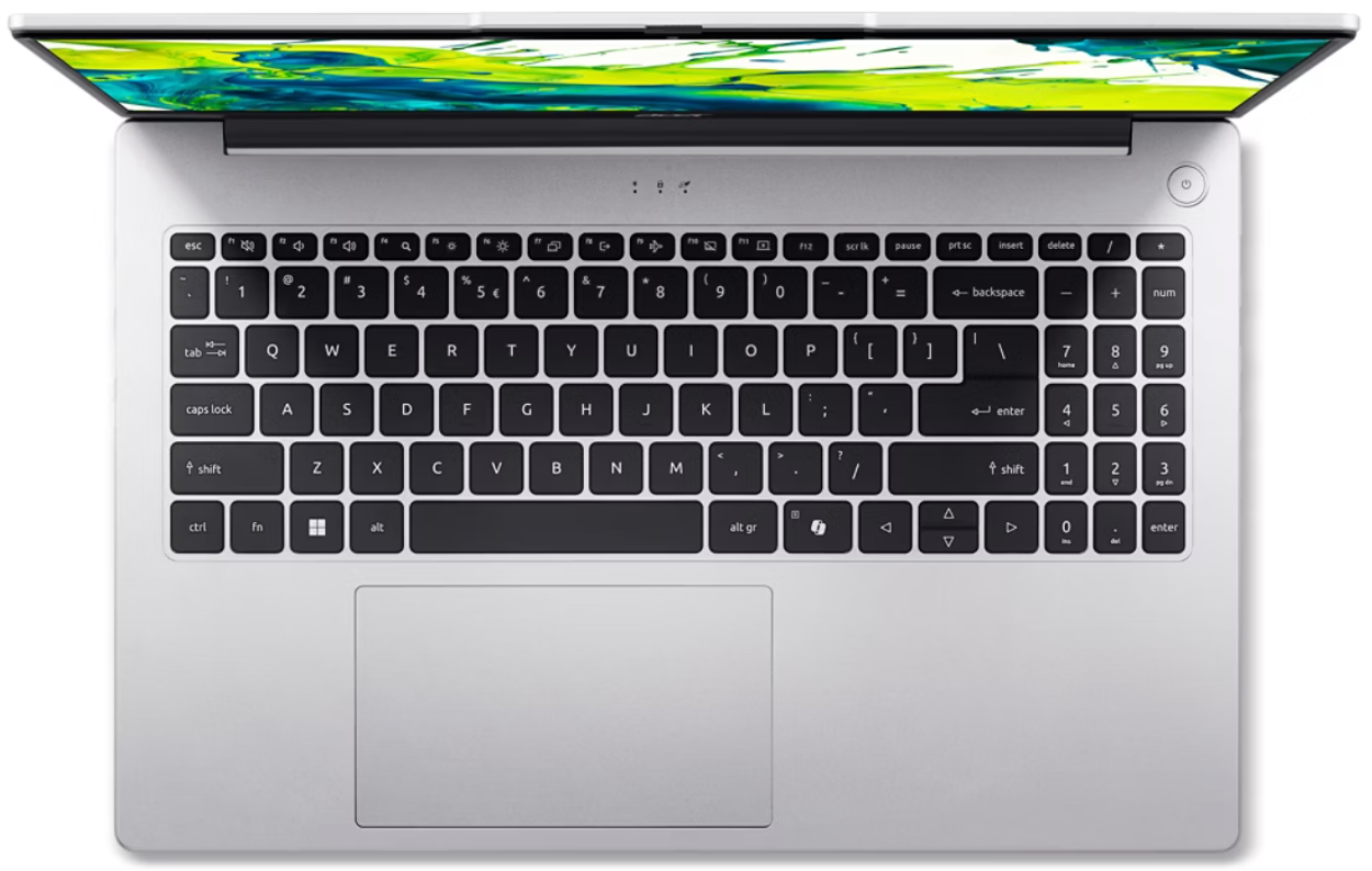 Ezüstszínű laptop felülnézetből, fekete billentyűzettel, numerikus paddal és érintőpaddal fehér háttér előtt.
