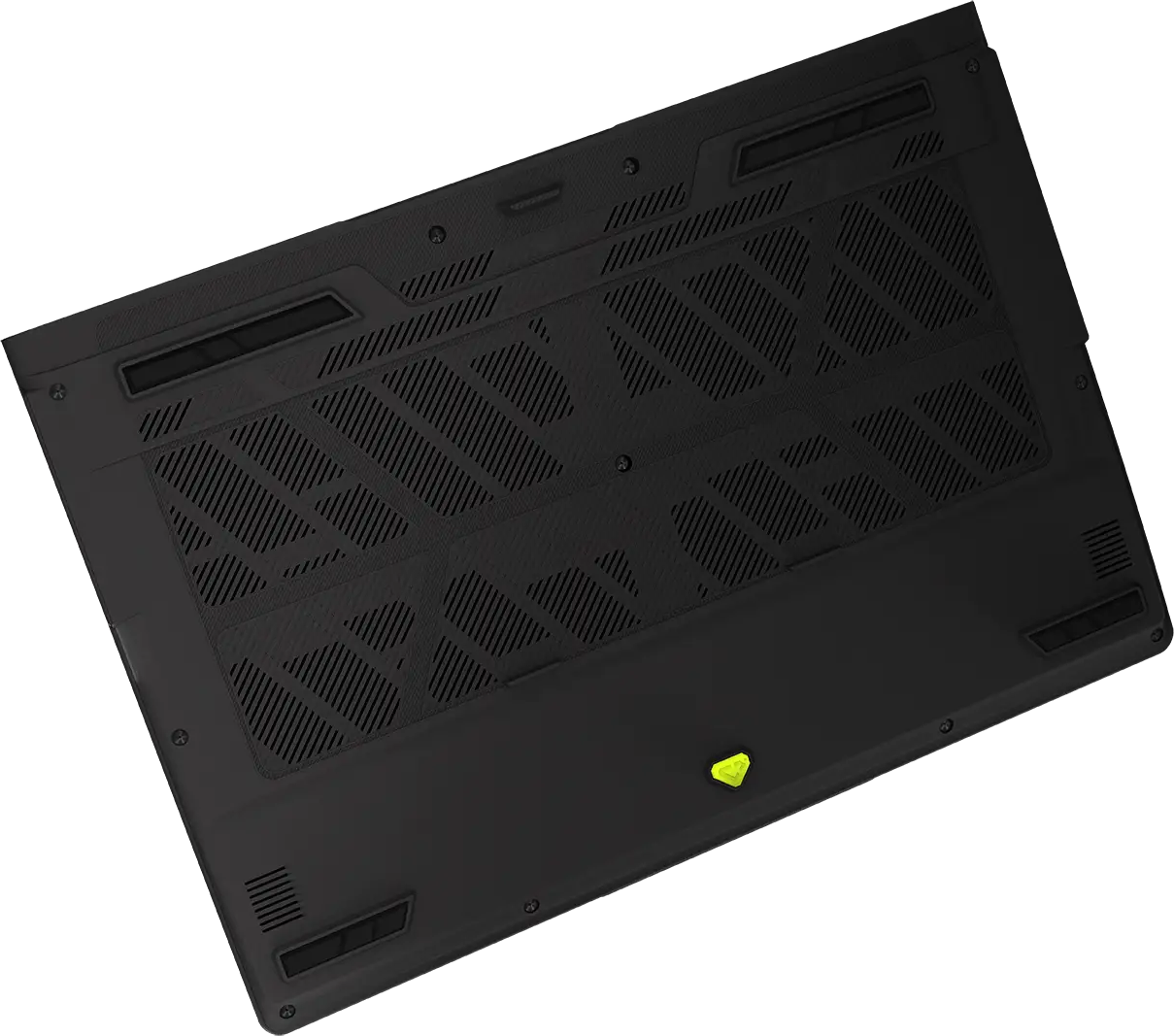 Fekete laptop alja szellőzőrácsokkal, gumilábakkal és egy kis zöld logóval a sötét háttér előtt.