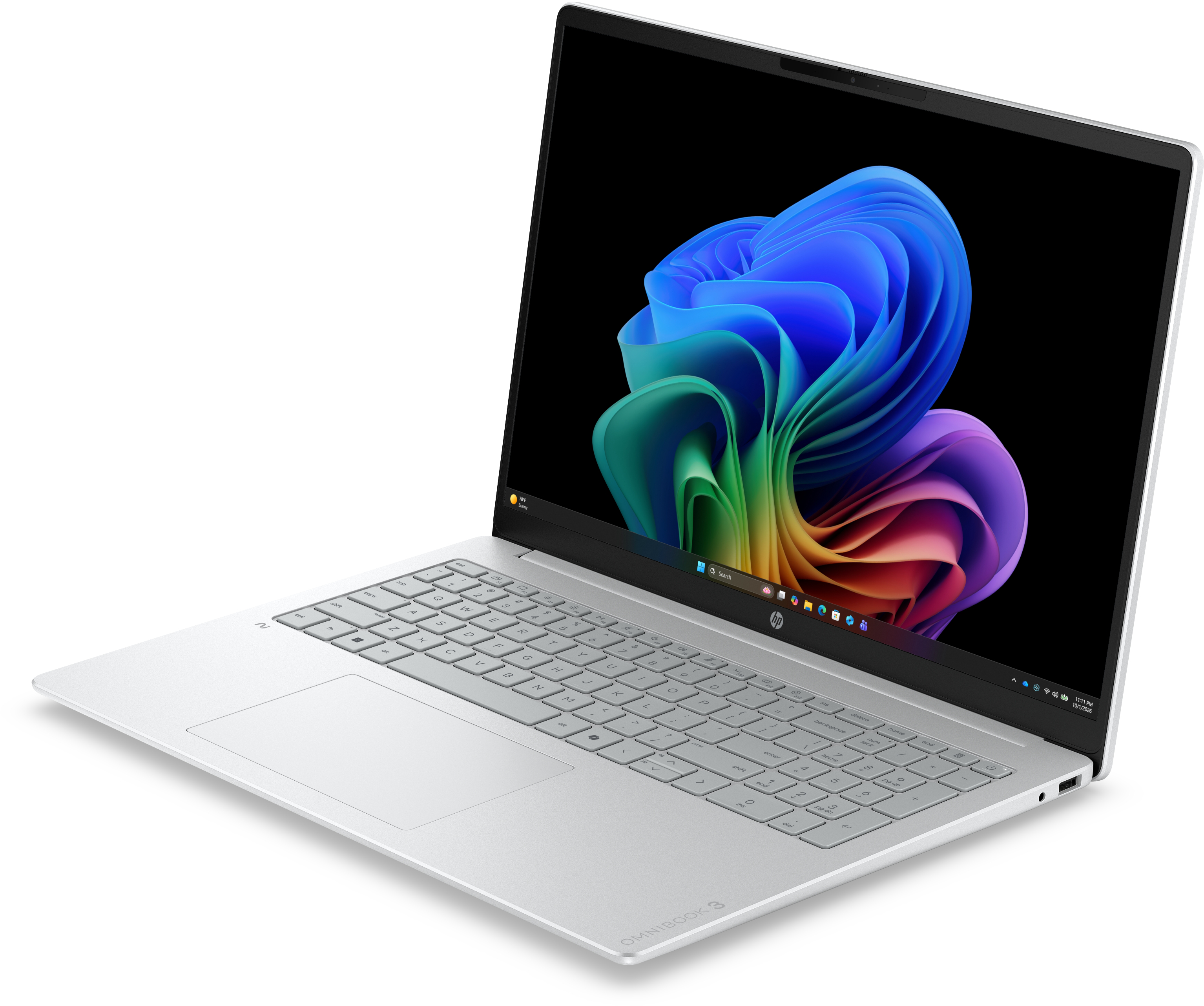 Egy ezüst laptop színes háttérképpel és billentyűzettel fehér háttéren.