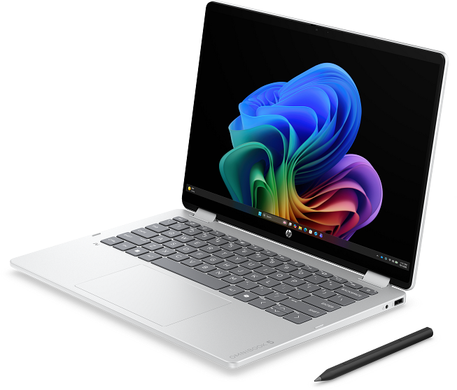 Ezüstszínű laptop színes képernyővel és fekete stylus tollal sötét háttéren.