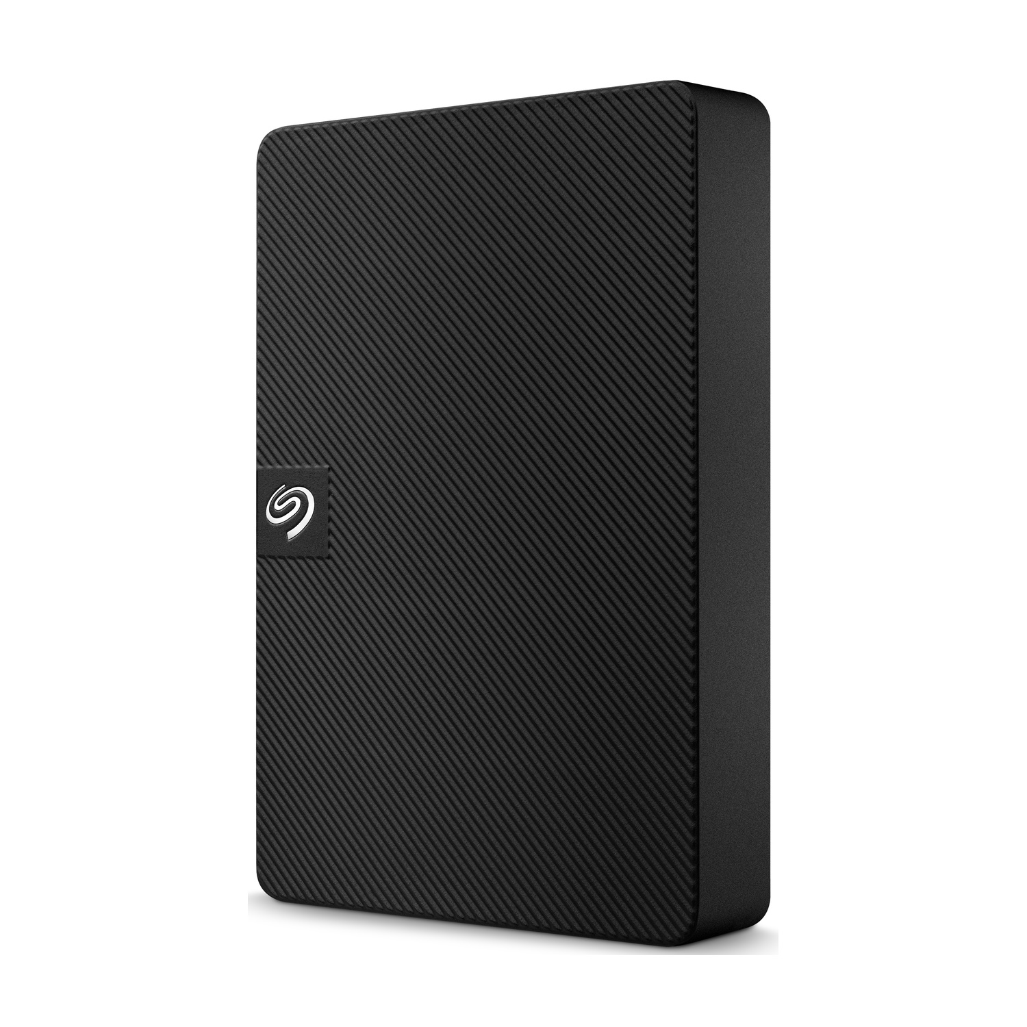 Un hard disk esterno Seagate nero con trama a scanalature diagonali su sfondo bianco.